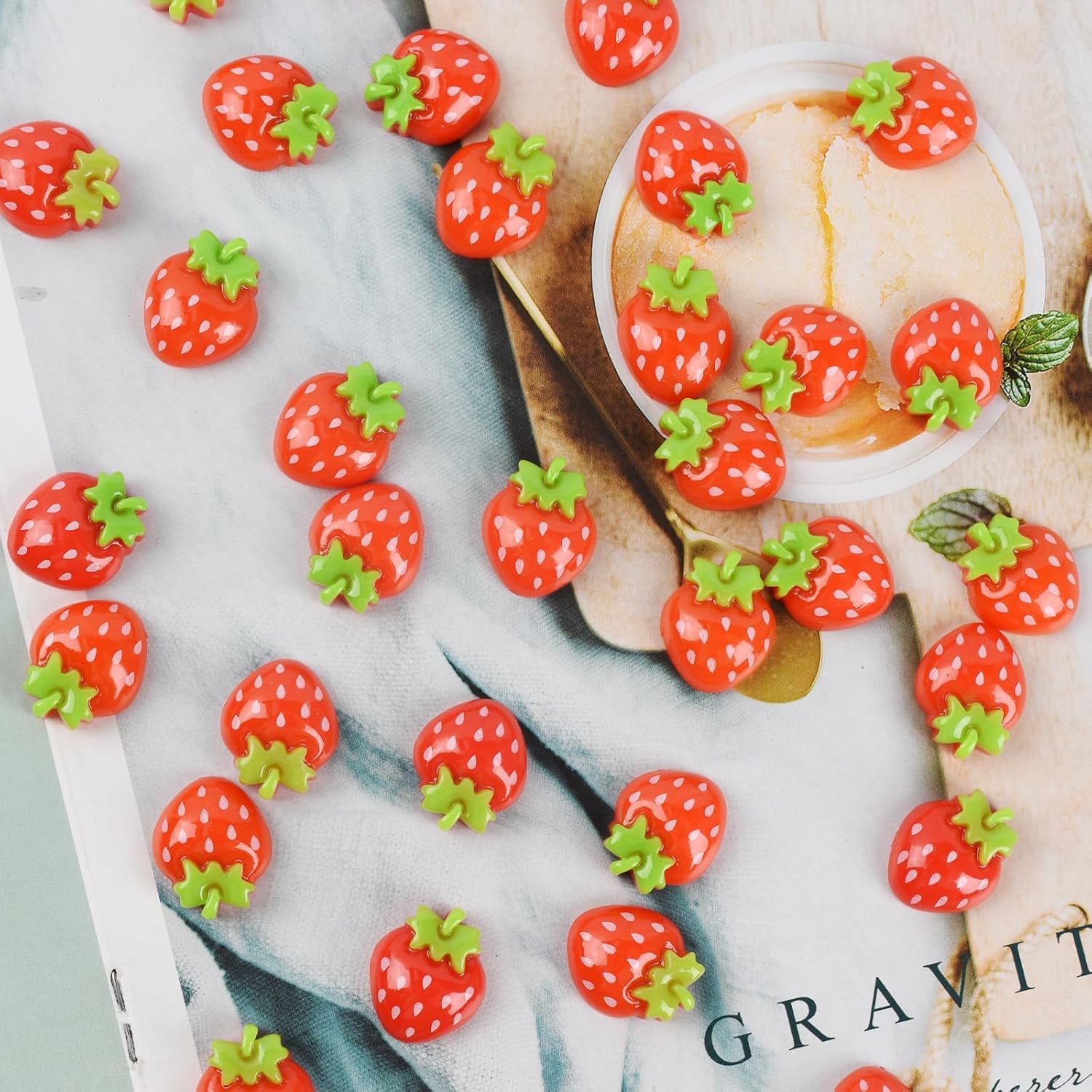 100pcs Artificial Strawberry Tiny Strawberry Resin Strawberry for Home House Grocery Photography Party Decoration