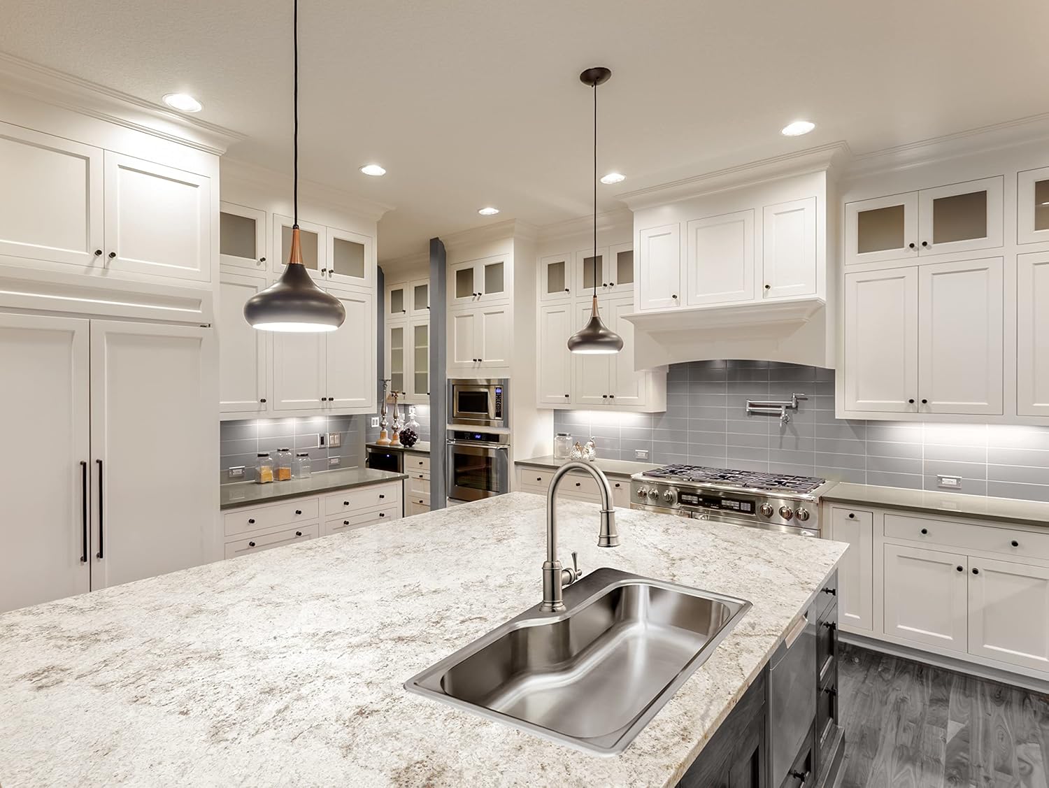 Sleek 33" Stainless Steel Single Bowl Kitchen Sink