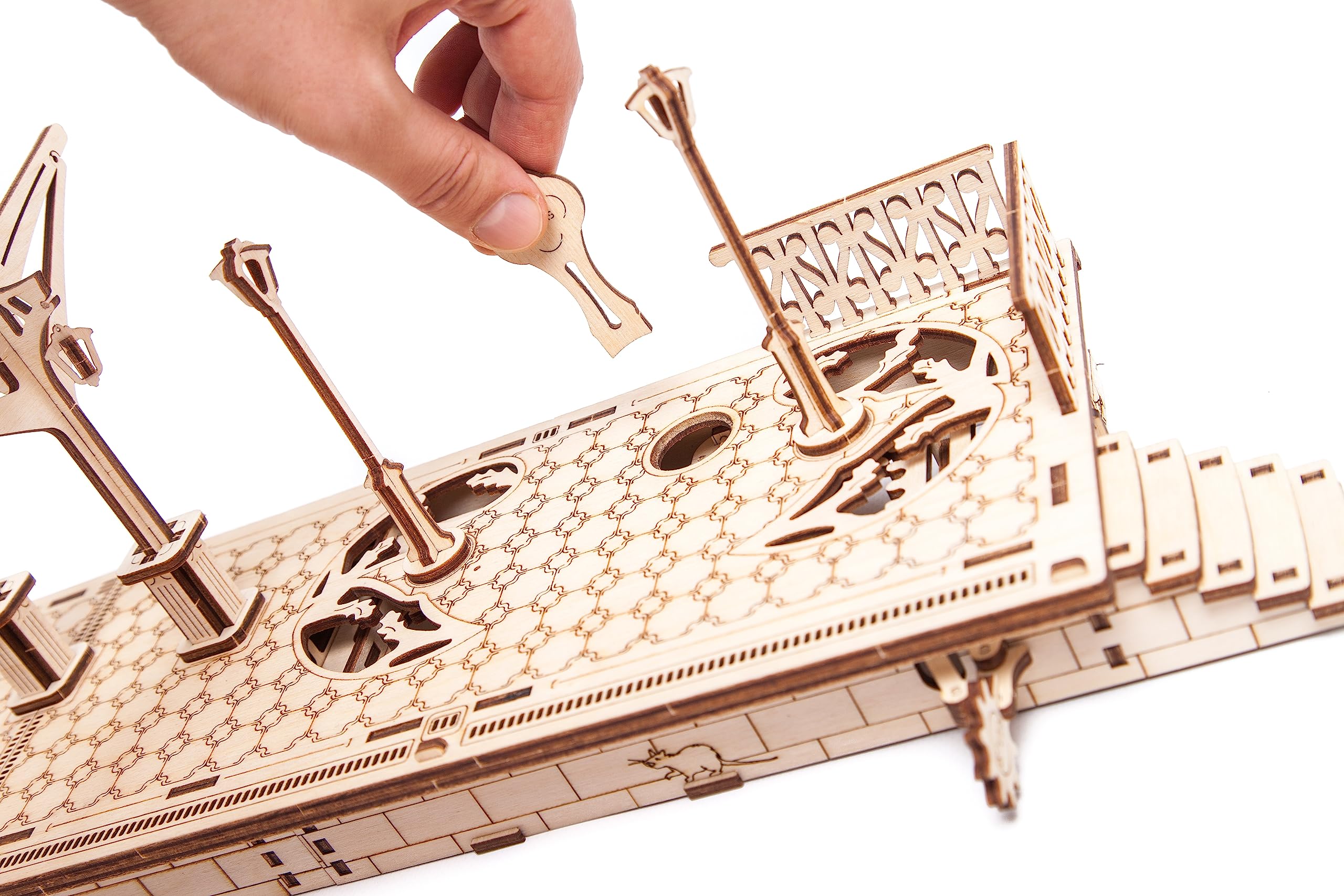 UGEARS Piattaforma di Trenino - Modellini da Costruire Kit 3d - Stazione Trenino Puzzle in Legno 3d - Costruire Modellismo - Rompicapo Adulti - Puzzle Tridimensionale - Costruzioni per Adulti