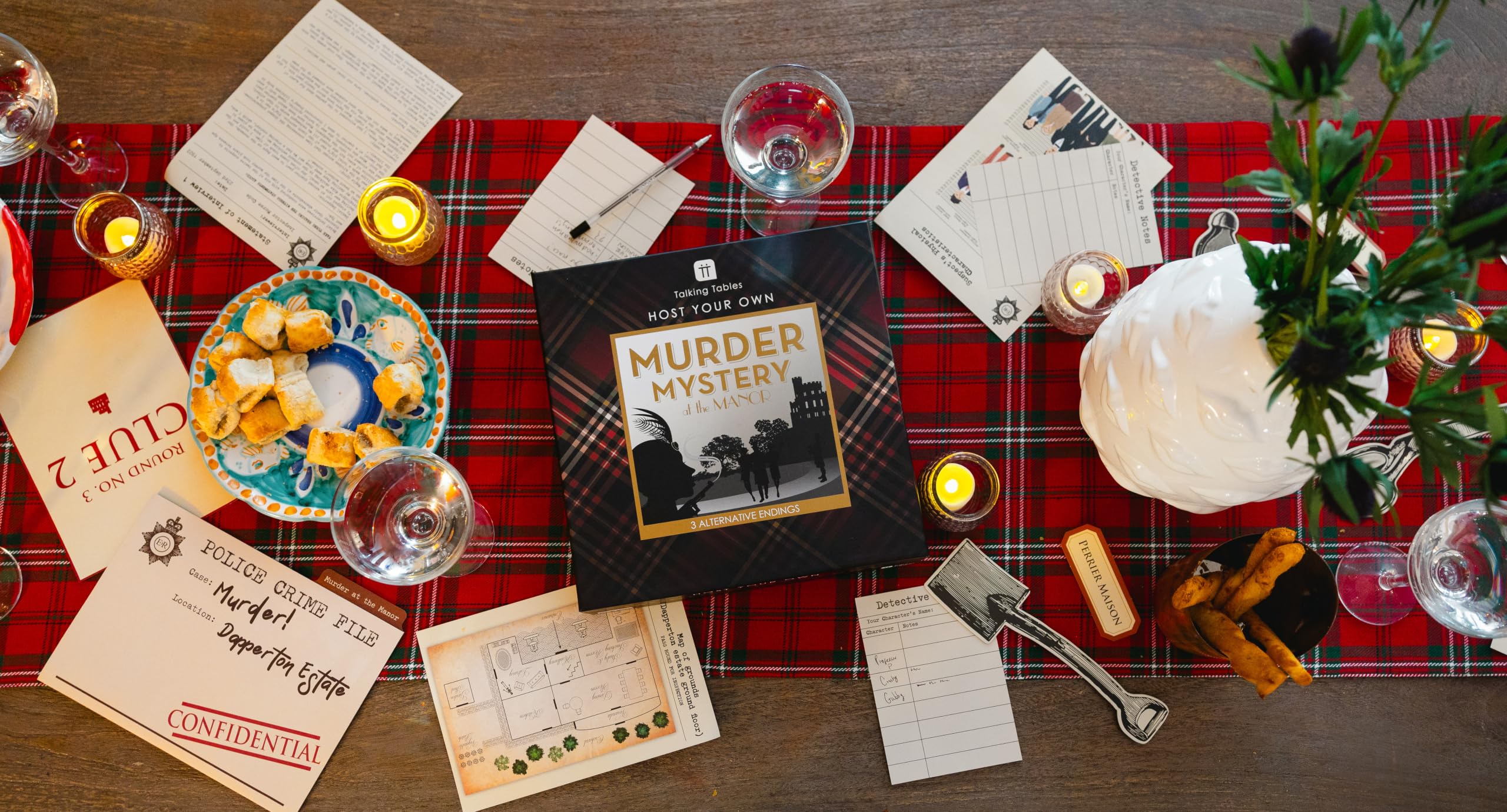 Jeu réutilisable Murder Mystery at the Manor After Dinner Party pour adultes, organisez votre propre soirée de jeux sur le thème des Highlands écossais, 3 fins alternatives pour déguisement, idée