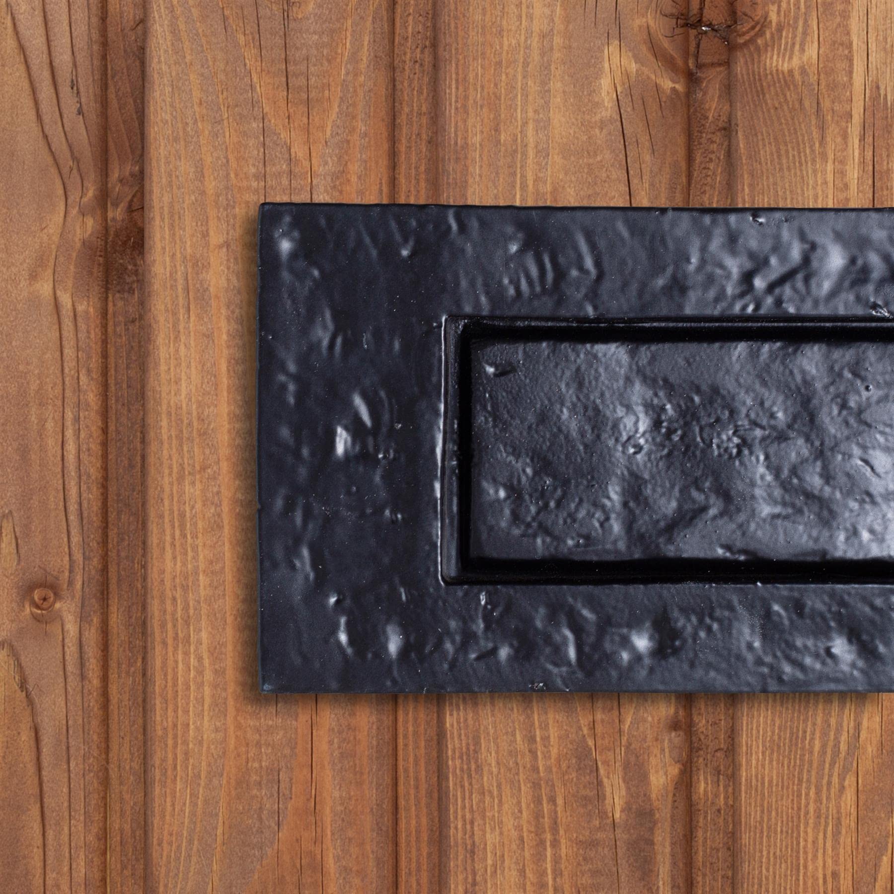 Placa de letra rústica de 340 mm x 100 mm - Caja postal de la puerta delantera antigua de hierro fundido - por Hammer & Tongs