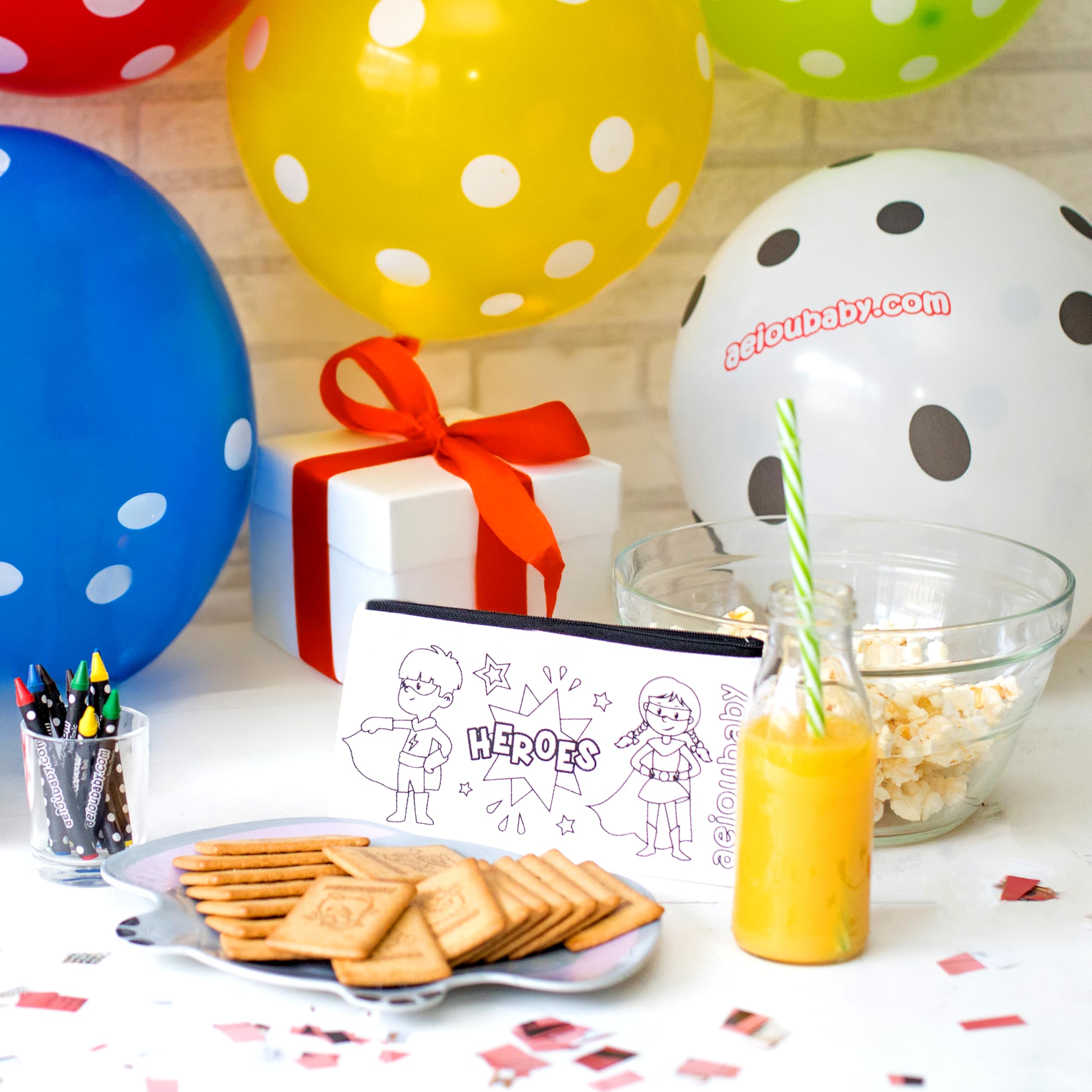 aeioubaby.com 25 Astucci da Colorare + Borsa Riutilizzabile | Bustine singole con 5 Colori a Cera e un Palloncino | Regalo per bambini per le feste e i compleanni (Eroi)