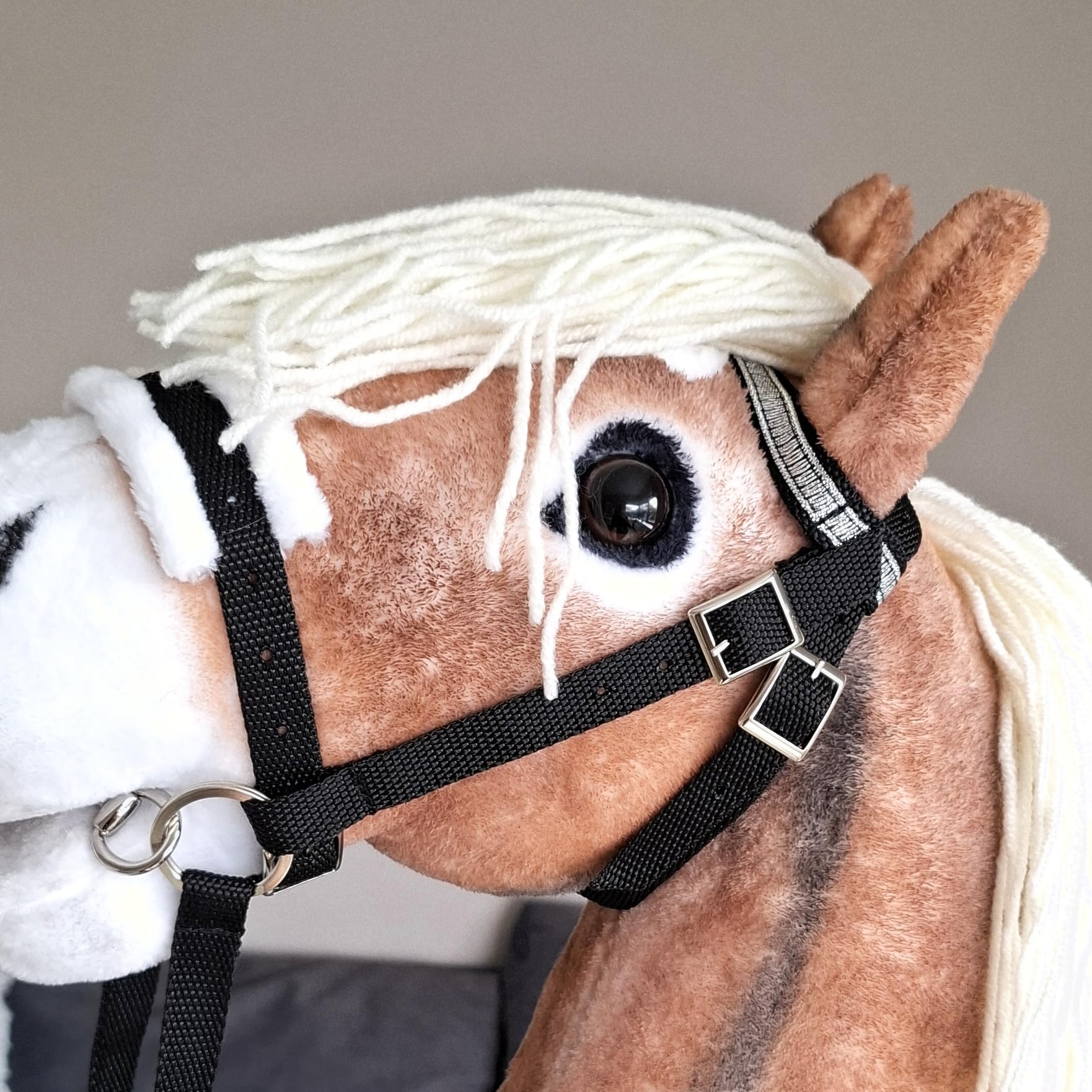 Set Hobby Horse A3 + Abnehmbare Trense & Halfter | Großes Steckenpferd Haflinger | Abnehmbare Trense & Lange Mähne | Stockpferd mit Zubehör