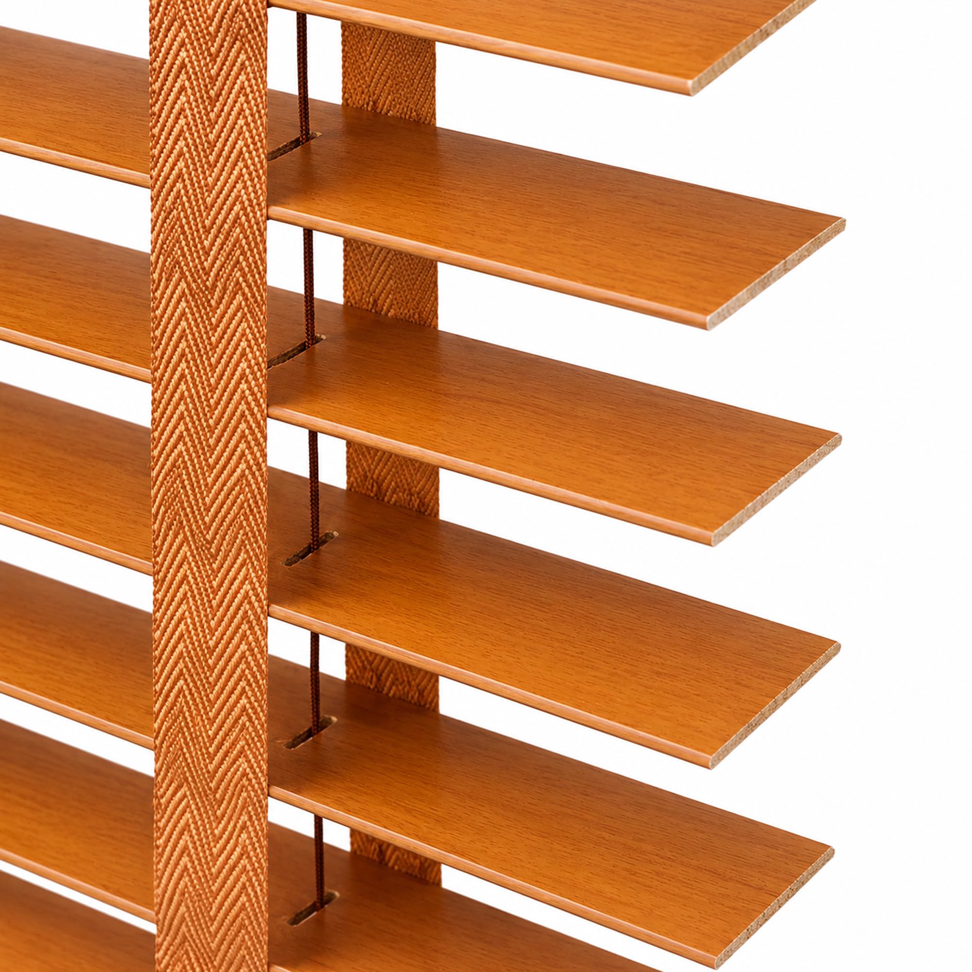Persiana veneciana de madera a medida: lamas de 50mm para regular la luz con total privacidad