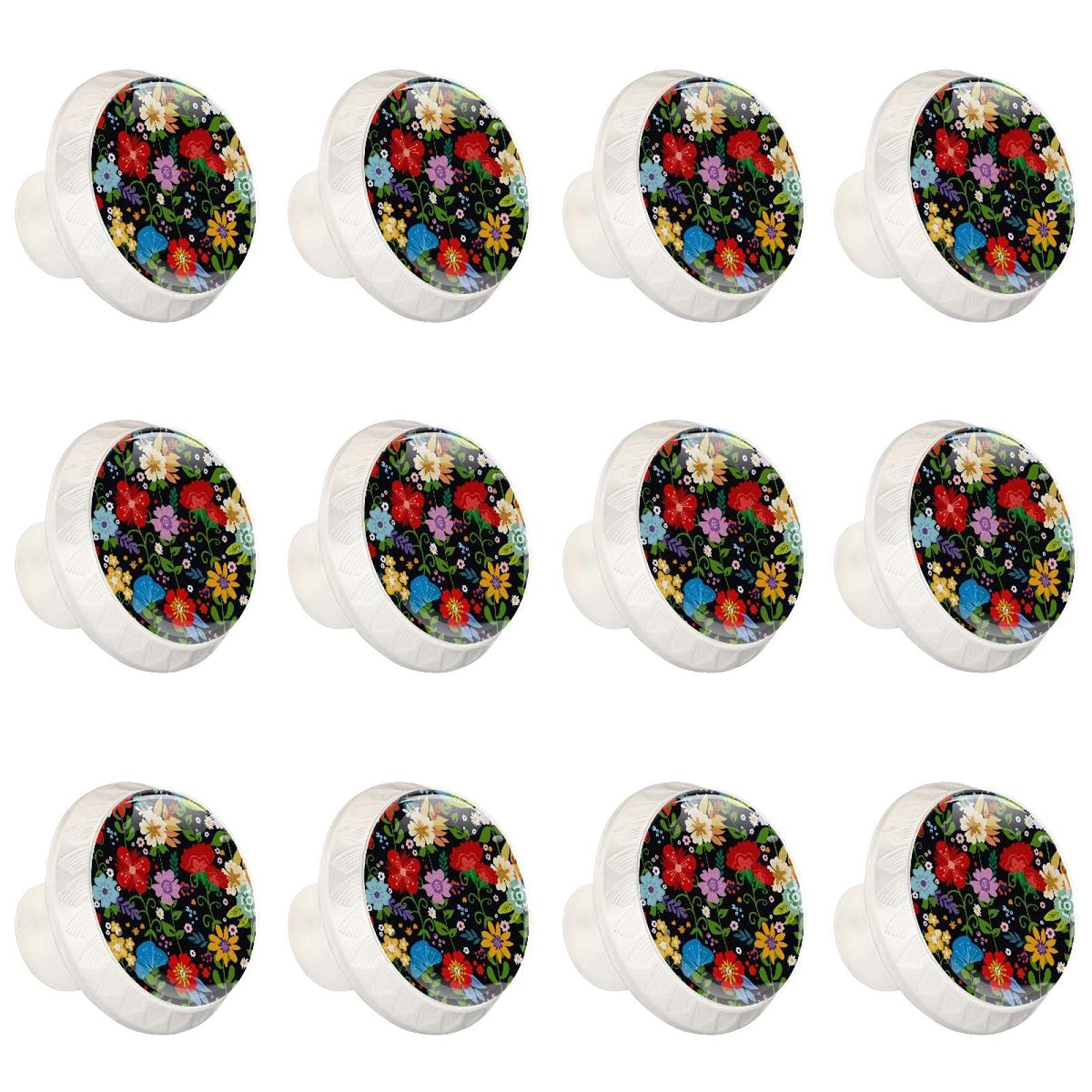 Boutons d'armoires de cuisine pour rénover facilement une commode fade avec le motif vert floral