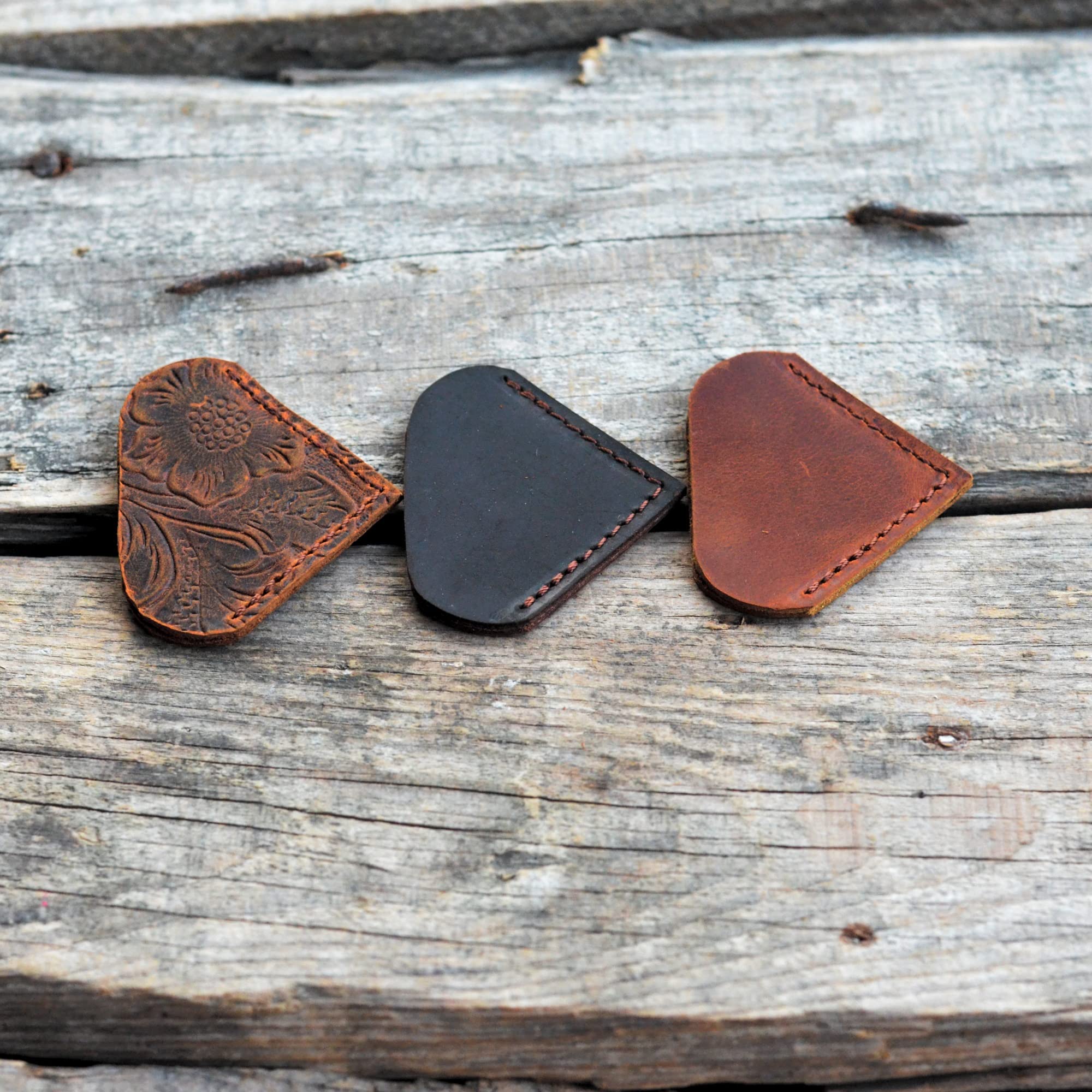 JJNUSA 3Pcs Heart-Shape Leather Bookmark Page Corner Page Maker Leather Bookmark Reading Book Marker for Bookworm Women Men Teacher Student Lover Gift for Reader - Image 3