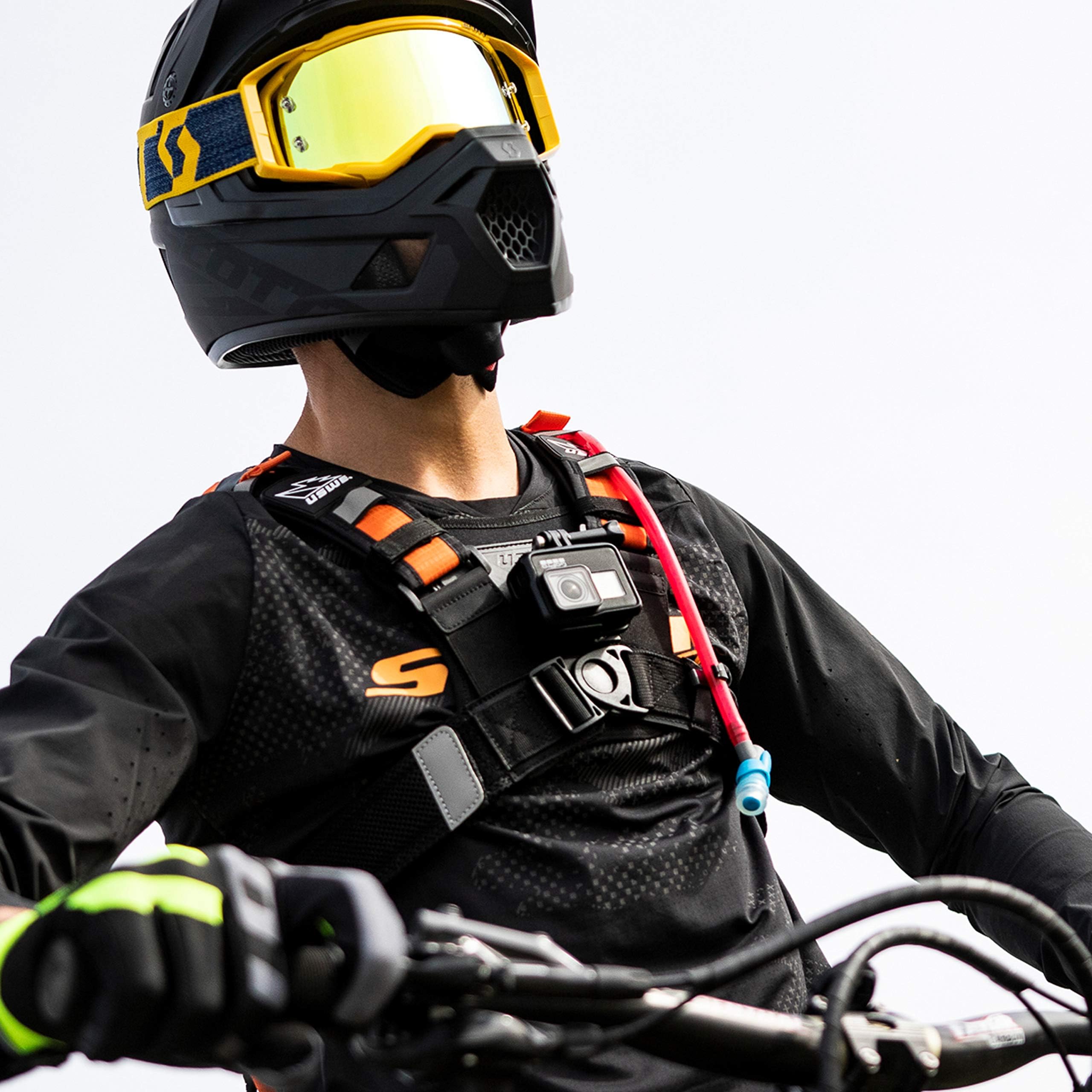 USWE Arnés para cámara de acción, compatible con todas las mochilas sin rebote y cámaras GoPro, montado en la parte delantera en el arnés del pecho (NDM 1 (M-XL))