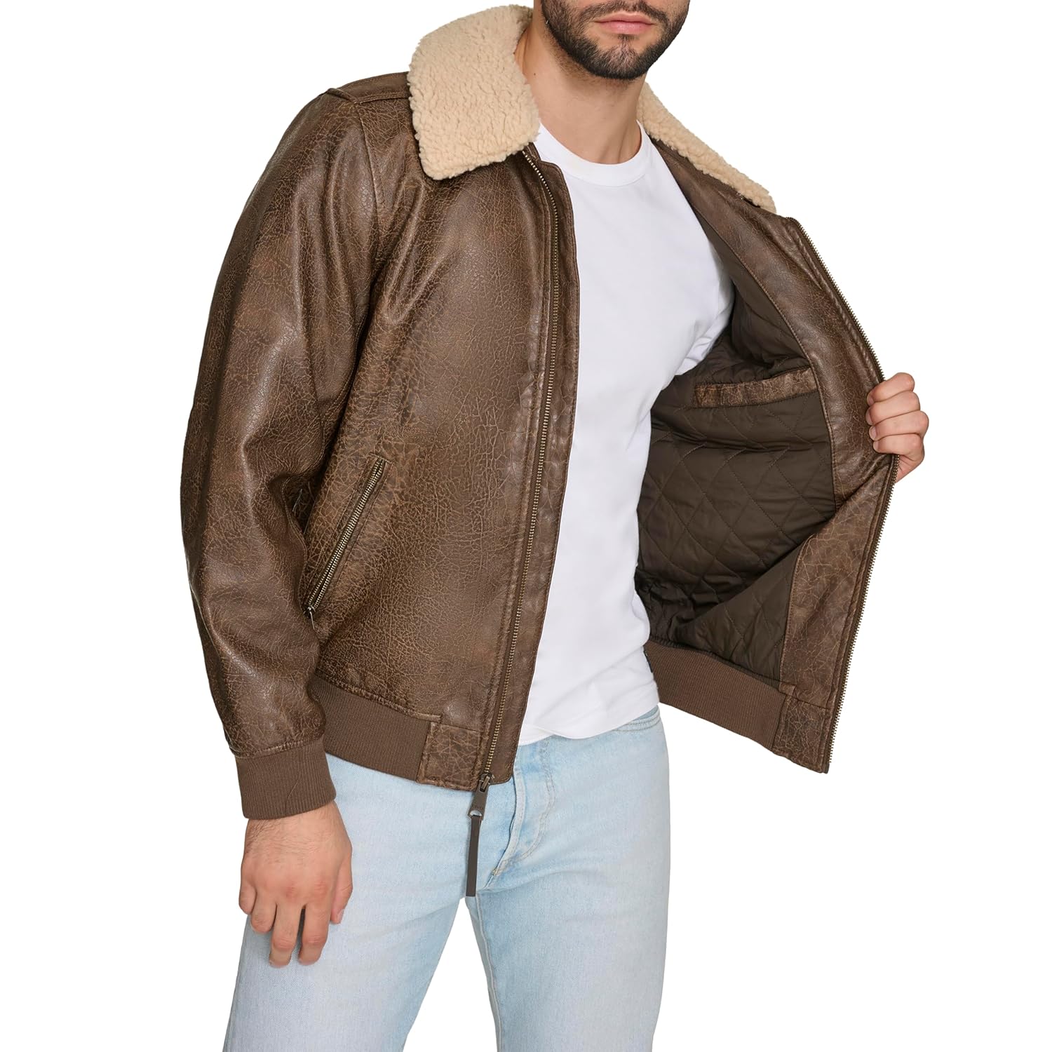 Levi’s Jaqueta aviadora masculina de couro sintético com gola sherpa em promoção! Veja a oferta e mais achadinhos de Jaquetas & Casacos 6 Hoje é o melhor dia para comprar Levi’s Jaqueta aviadora masculina de couro sintético com gola sherpa com aquele preço maroto! Promoção! Aproveite a oferta! 6