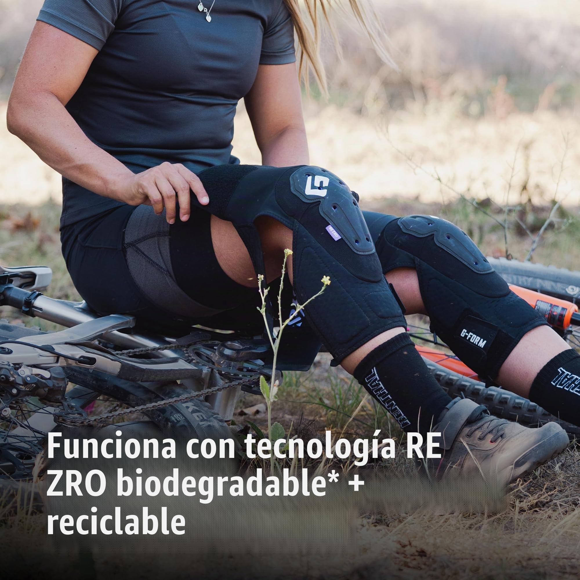 G-Form Mesa Coderas, Negro, Adulto Mediano | con Protecciones para MTB, Ciclismo, Skateboarding, Lavables a Máquina
