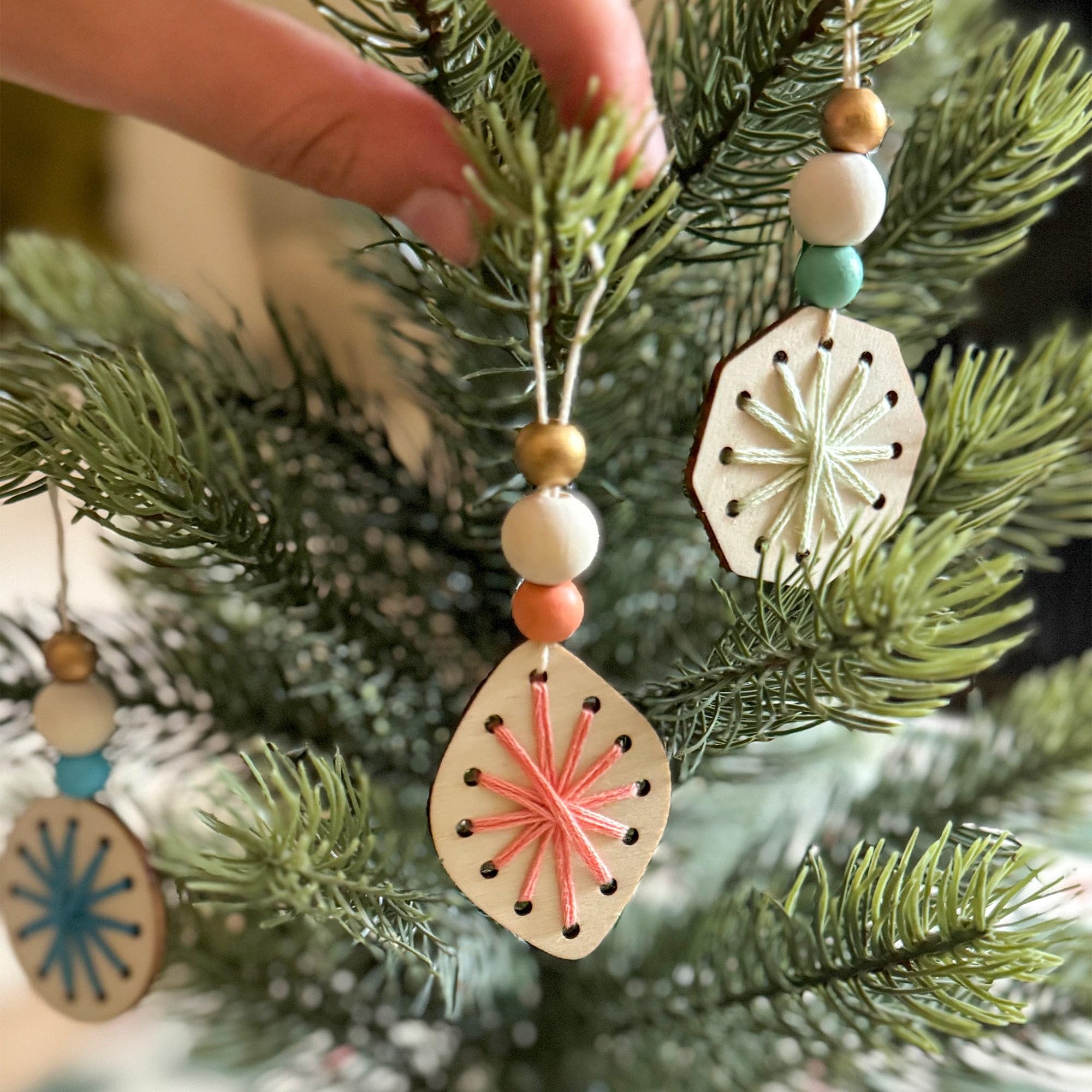 COTTON TWIST Woven Snowflake Decoration Craft Kit - Creative Handmade Set - Eco Friendly and Plastic Free Materials