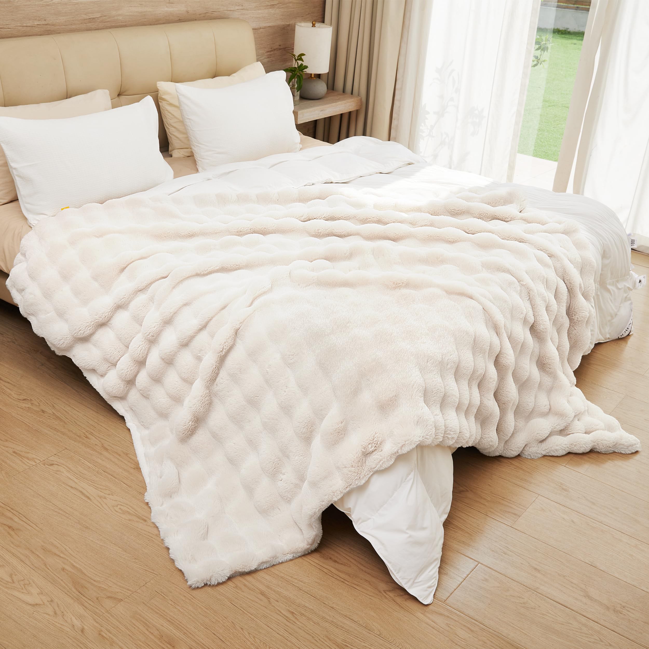 YBIKE Faux Rabbit Fur Throw Blanket, Fuzzy Soft Plush Bubble Blanket 200 x 150cm - Image 2