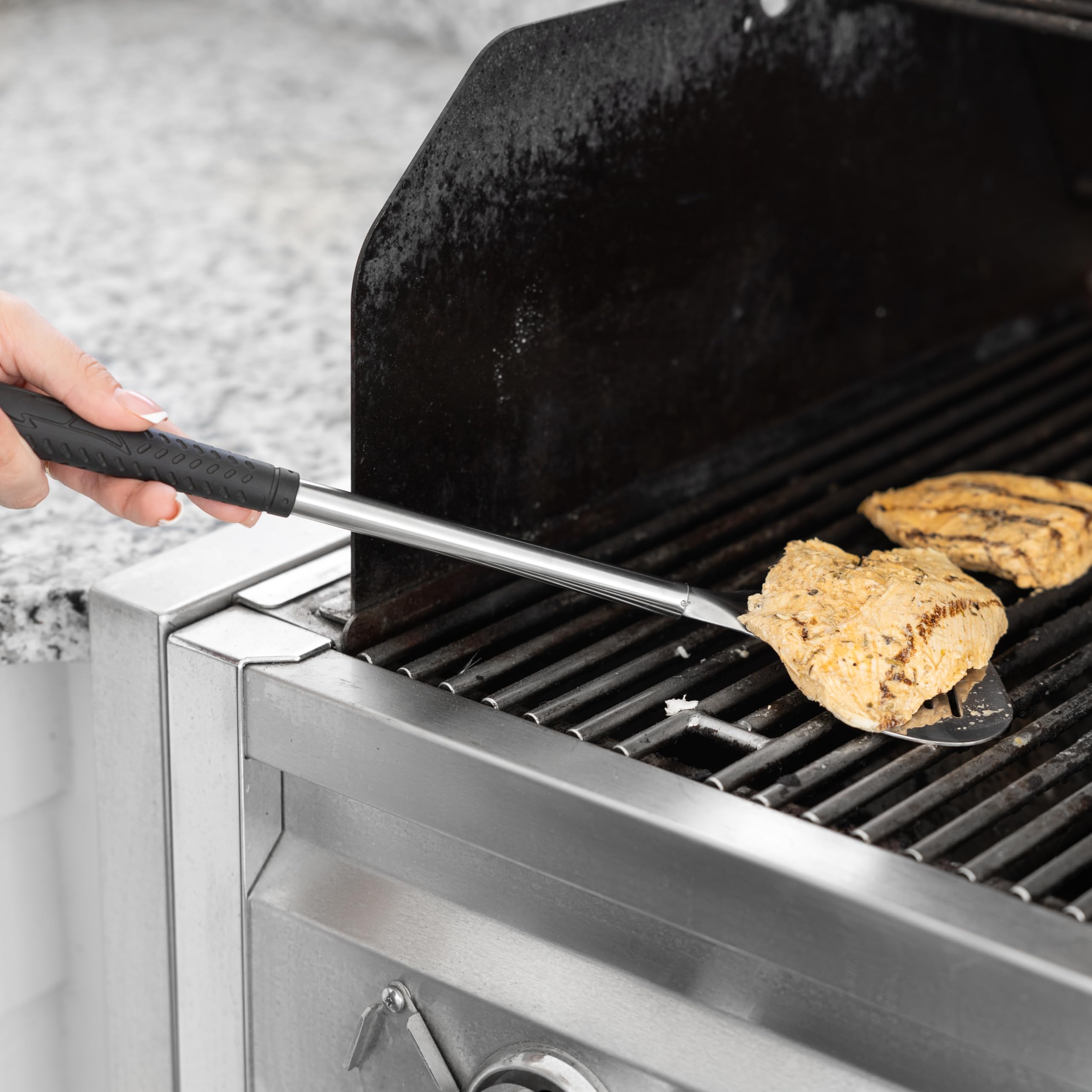 Outset Zestaw narzędzi do grillowania kija golfowego ze stali nierdzewnej, zawiera torbę golfową, szpatułkę, widelec do grilla i szczypce