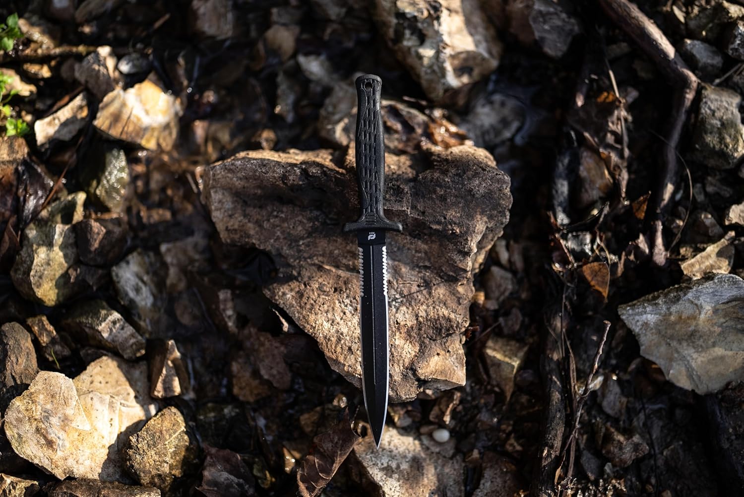 Schrade Delta Class Extreme Survival Slim Fixed Blade with High Carbon Steel for Outdoor Survival
