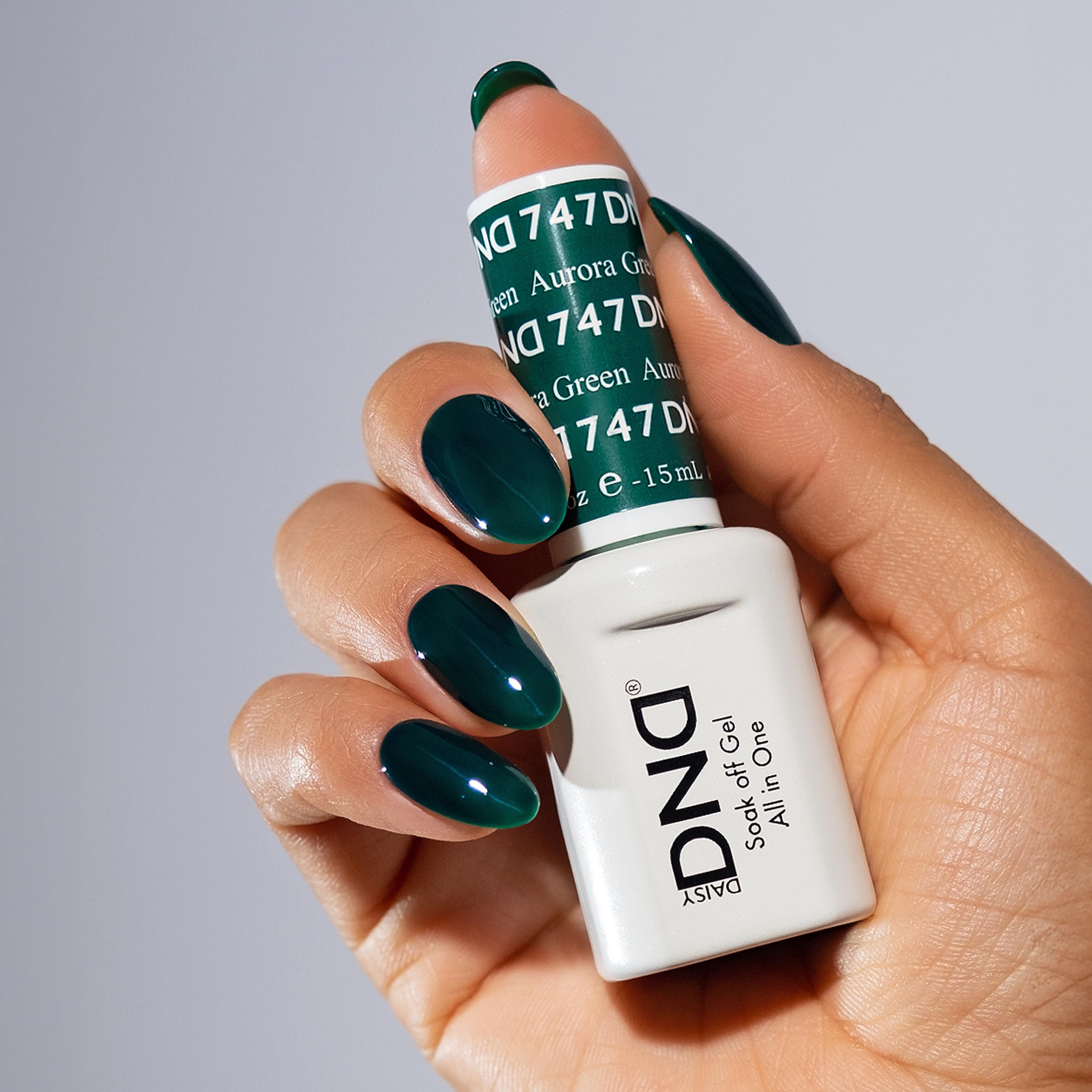 DND Gel Polish Set - 1 each of Gel Polish and Nail Polish, 747 Auora Green, 0.5 Fl Oz