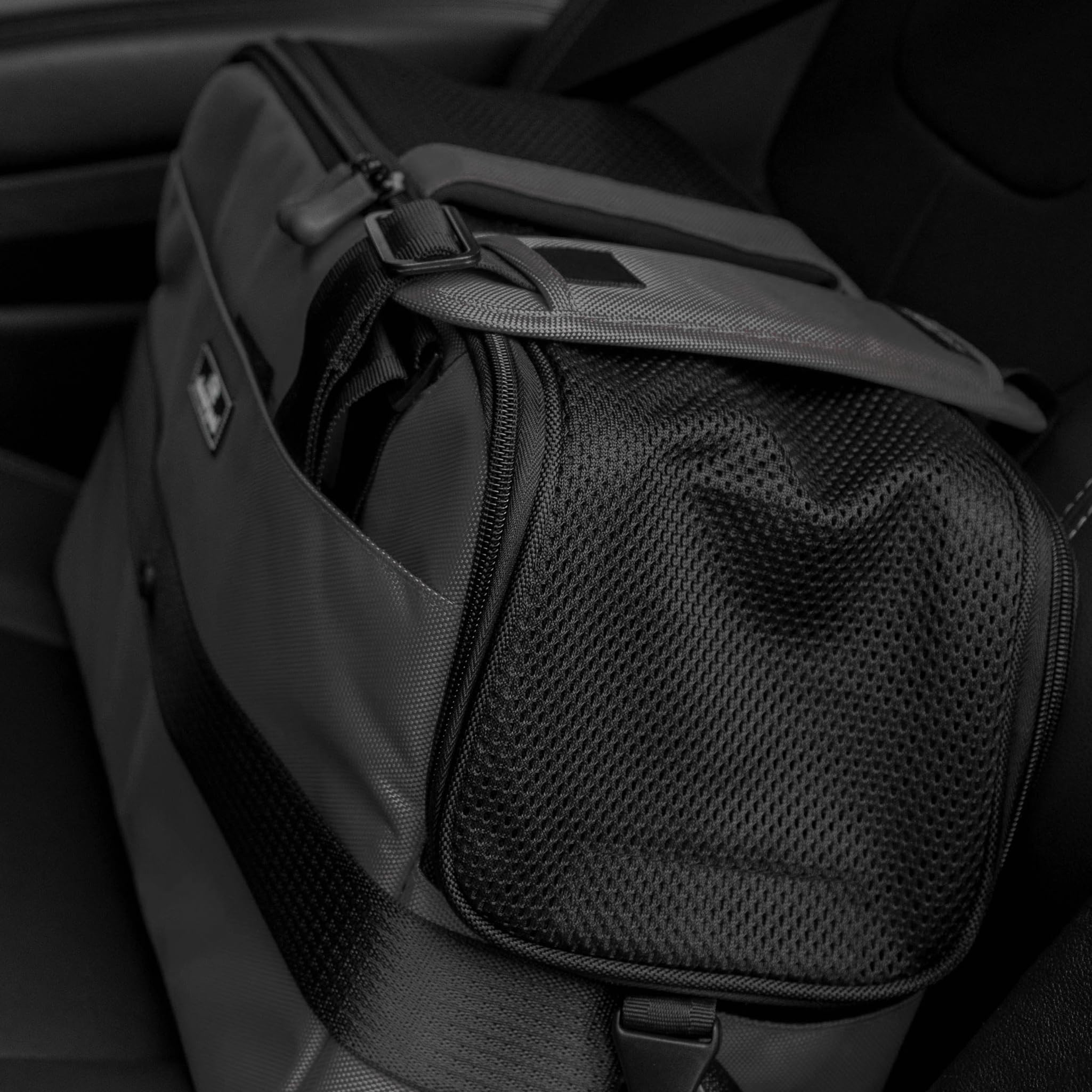Sleepypod Atom - Airline Approved Pet Carrier and Crash-Tested Car Seat for Cats and Dogs up to 12 lbs. (Charcoal Gray) - image 7