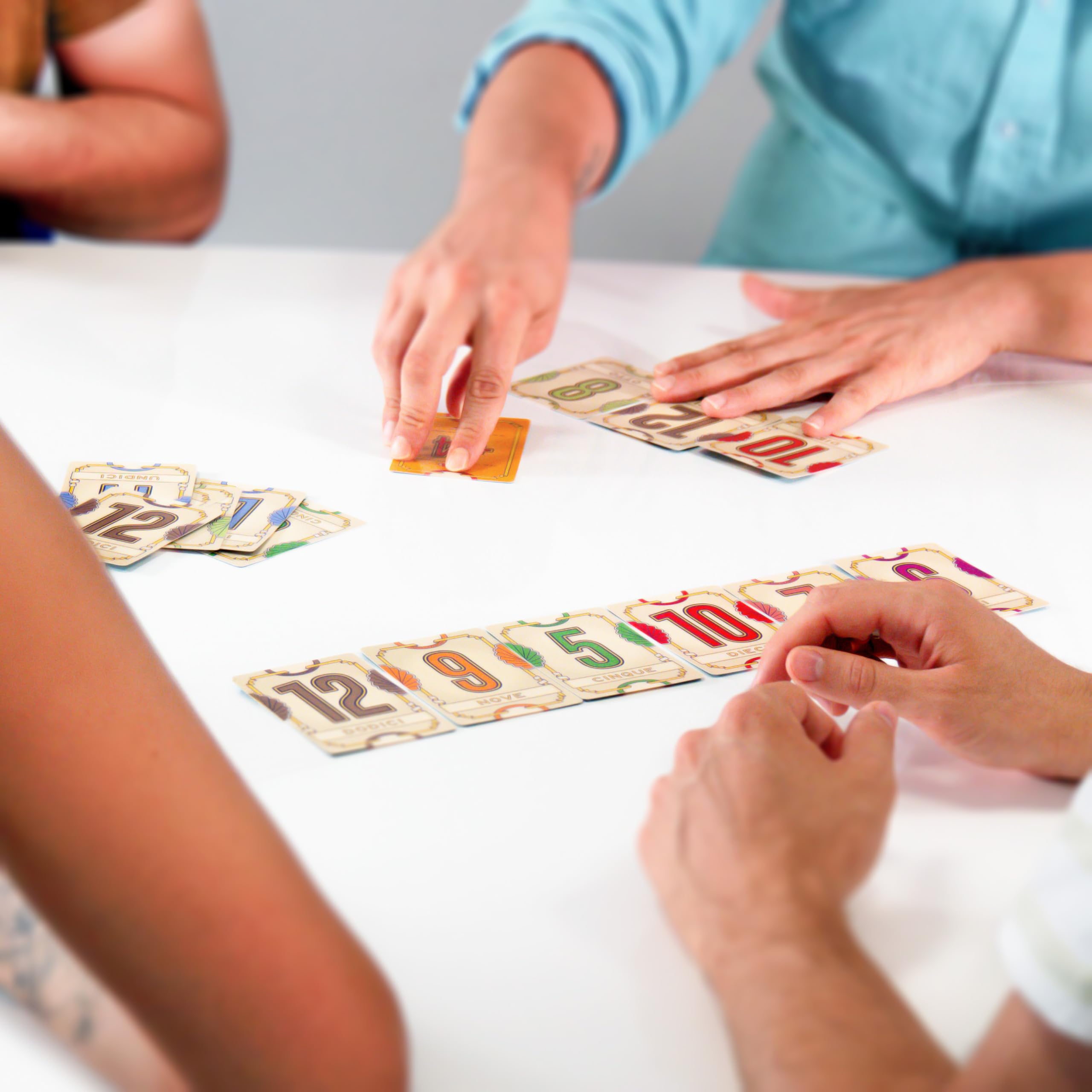 Flip 7 - Gioco di Carte in Italiano per Tutti - Party Game - Gioco Competitivo per 3+ Giocatori