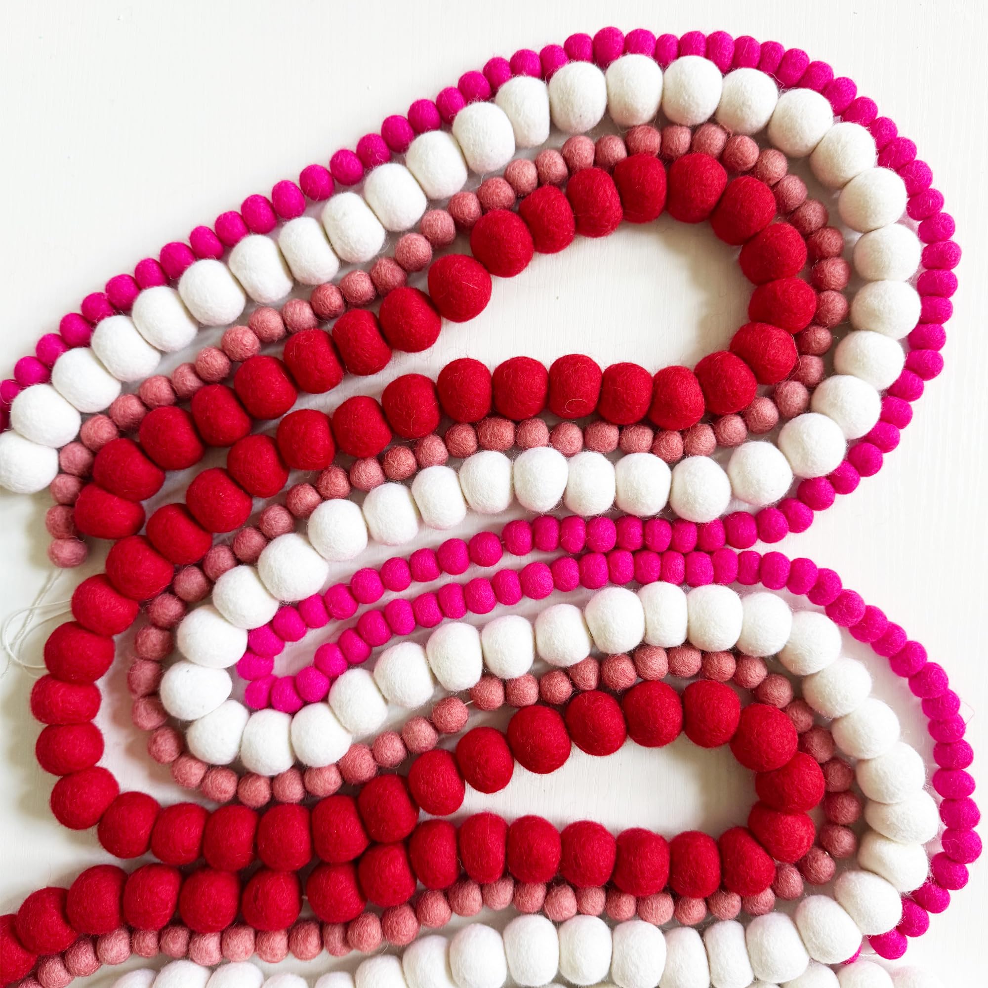 Guirnalda de pompones rosas, mini guirnalda de bolas de fieltro de 6 pies, 100 % lana, pancarta de bola rosa para despedida de soltera, banderines de cumpleaños, decoración de fiesta galentina