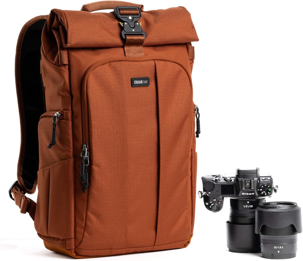Mochila para cámara Think Tank FocusPoint 22L RollTop - Urban Rust: Mochila expandible para viaje y cámara con funda para computadora portátil, acceso rápido lateral y trasero, cubierta para lluvia - Fotografía versátil y bolsa de viaje