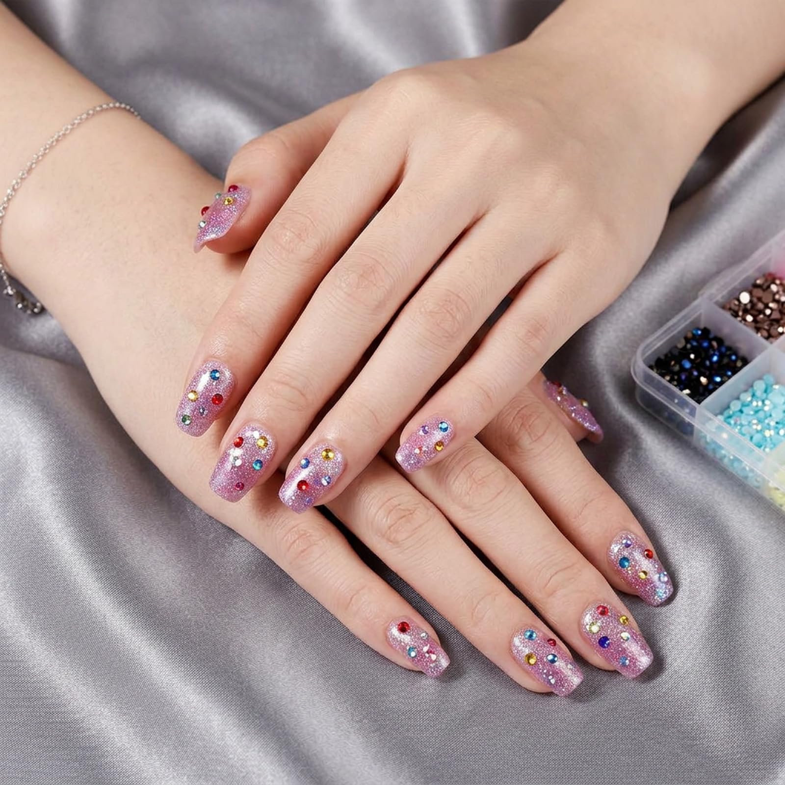 Lot de 19 200 strass pour ongles, 24 pierres de couleur de 3 mm, pierres à paillettes rondes avec pince et stylo, kit Bedazzler pour bricolage, artisanat, décoration des ongles (4 mm)