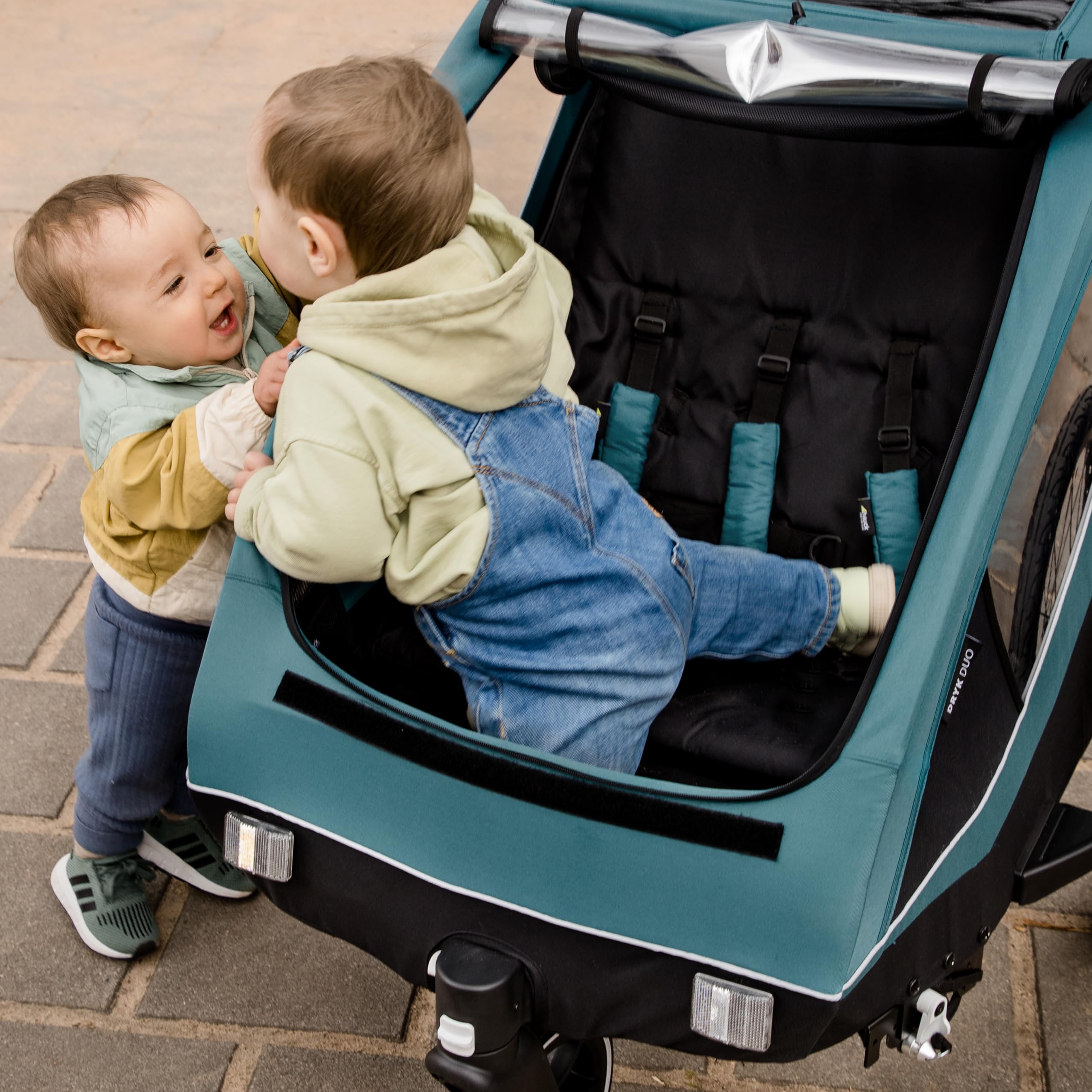 hauck Drky Duo + Regenschutz, Grey - 2in1 Kinderwagen & Fahrradanhänger für 2 Kinder ab 6 Monaten, Zwillings- & Geschwisteranhänger bis 2×22 kg, Luftreifen, Höhenverstellbarer Schieber, Faltbar