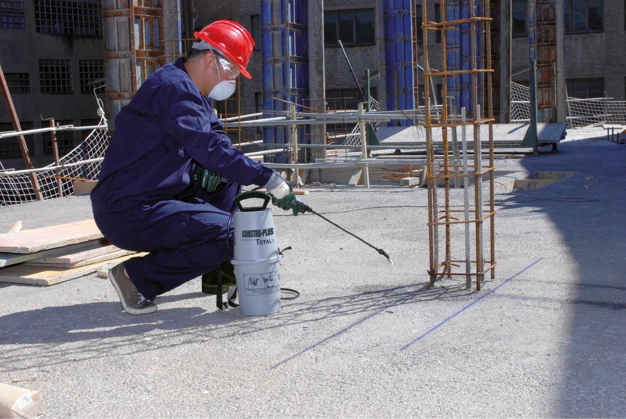 Pulverizador IK CONSTRU PLUS 7 - Ideal Para Construcción - Con Alargadera y Tubo Flexible - Elaborado con Materiales Resistentes - Fabricado en España