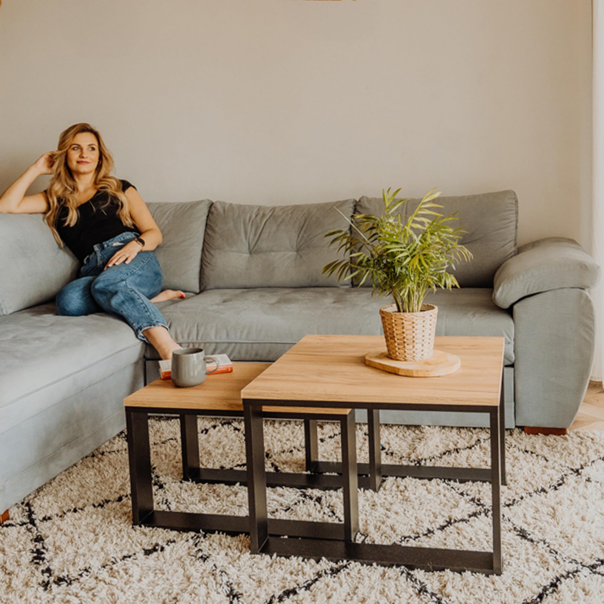 LEHMANN Wohnzimmertisch Holz, Couchtisch 2er Set in 2 Größen, Beistelltisch Holz, Wohnzimmer Tisch für Couch mit Schwarzem Gestell und Holzplatte, beistelltische fürs Wohnzimmer Set, Simple modern