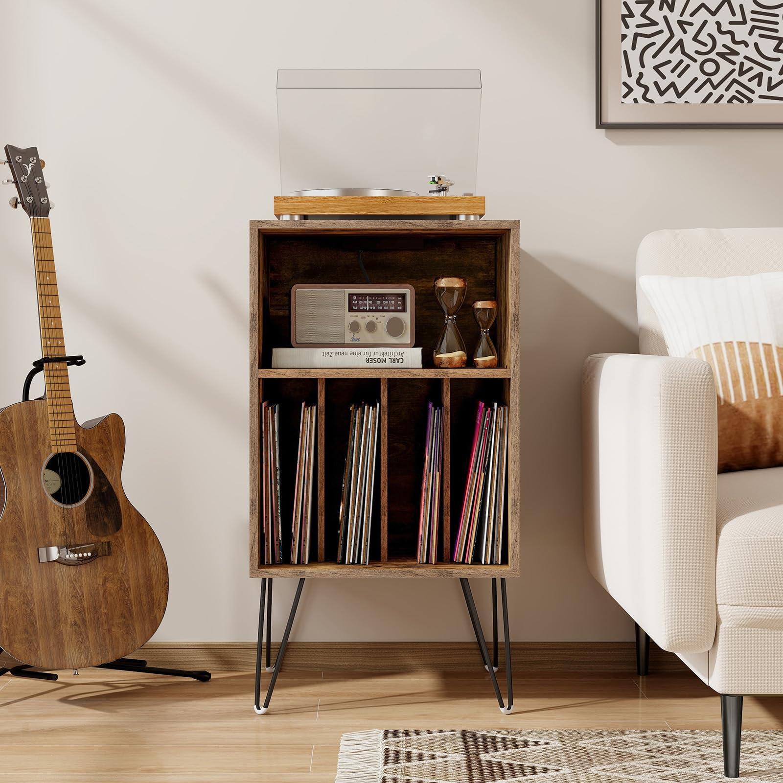 KOMFOTTEU Supporto per Giradischi in Vinile con Stazione di Ricarica, 5 Scomparti, Espositore per Dischi con Gambe in Metallo, Mobile Giradischi Capacità di Carico 50kg, 48 x 40 x 88 cm (Marrone)
