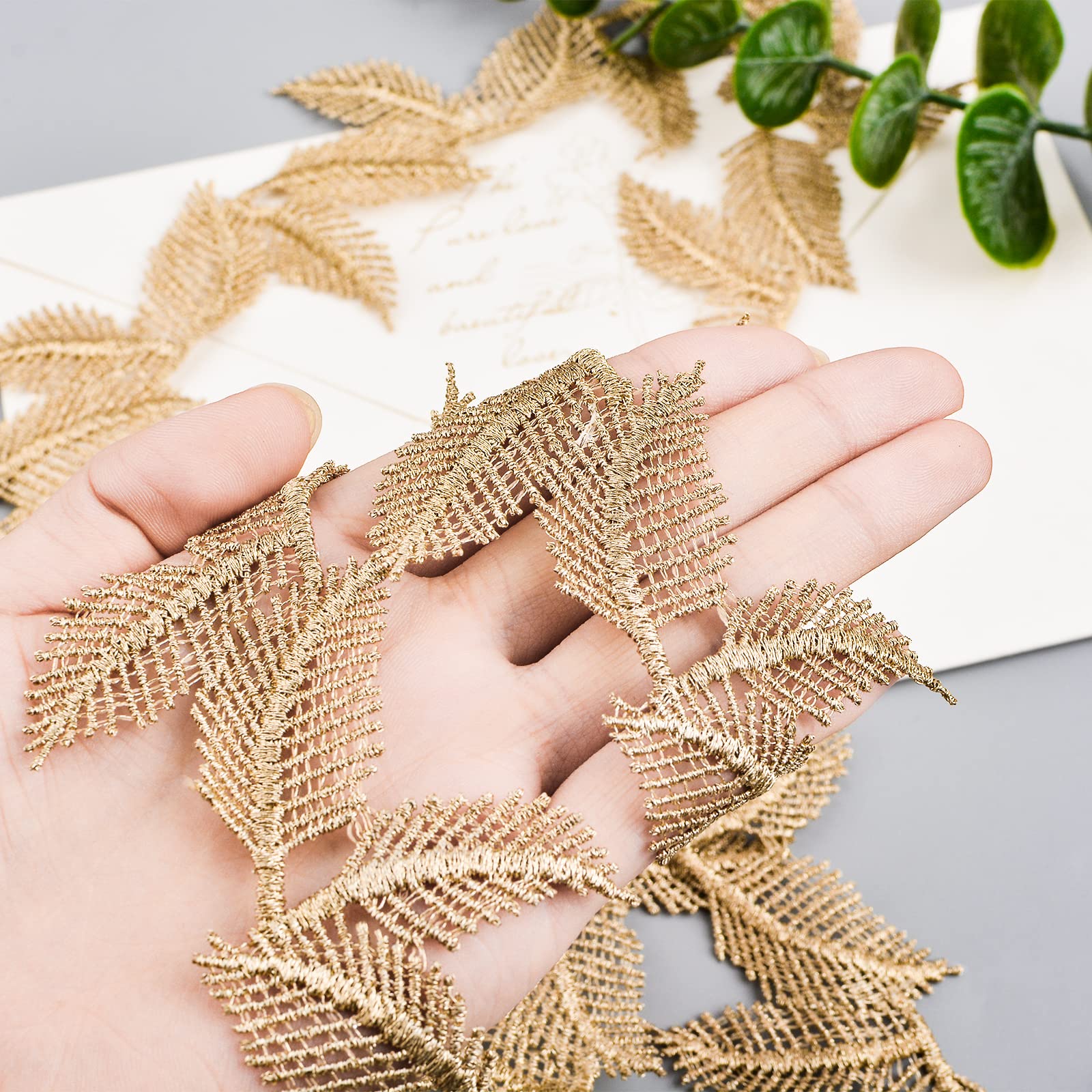 リーフ✕ゴールド刺繍❤ホワイト〜ベージュ〜水色系【1】インド刺繍リボン　タッセル リーフ✕ゴールド刺繍❤ホワイト〜ベージュ〜水色系【1】インド