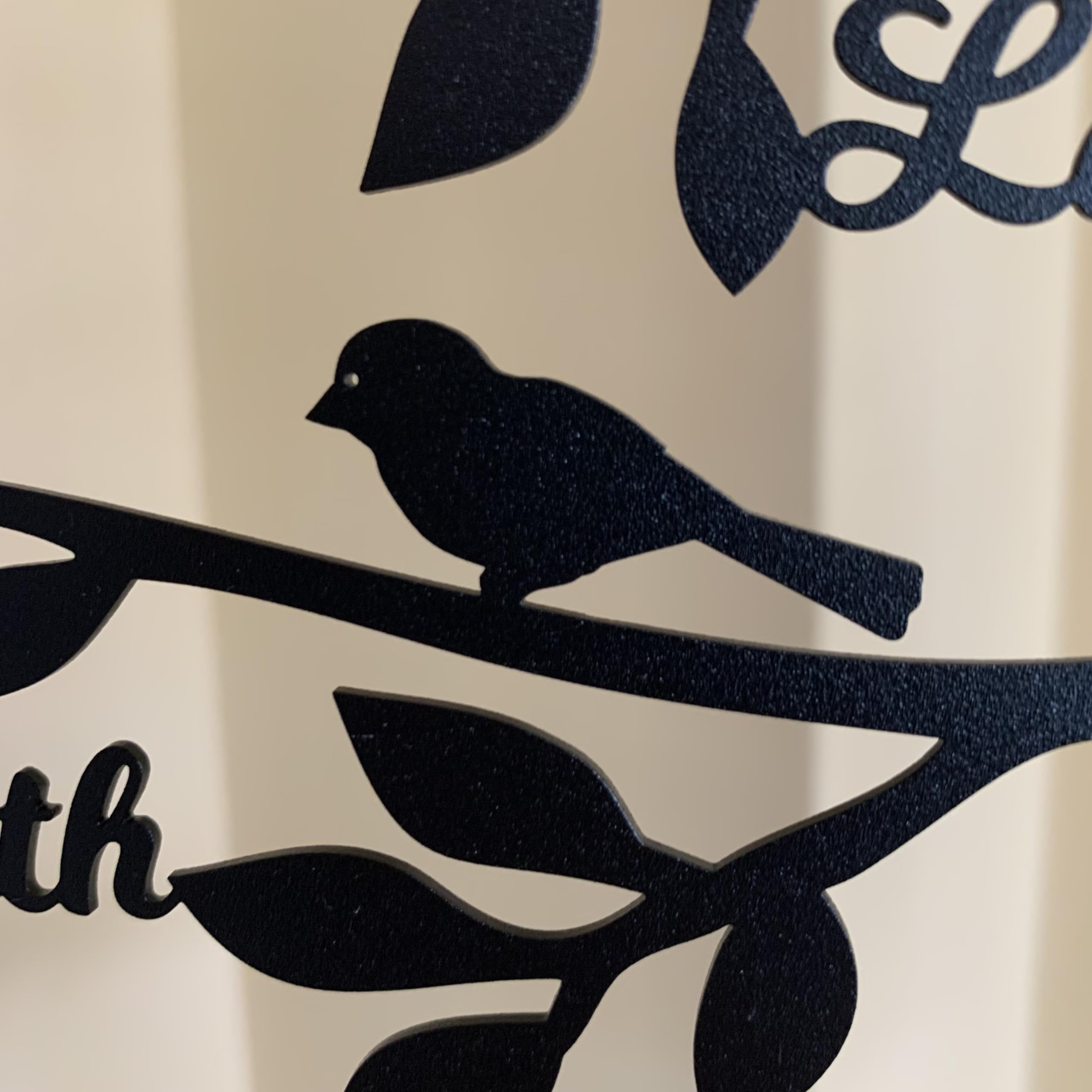 FranJohnsonHouse Personalisiertes Metall Baumschild mit Familiennamen – Stammbaum Wanddeko mit Vornamen, Baum des Lebens, Individuelles Geschenk für Familie, Hochzeit, Jubiläum (Design 2)