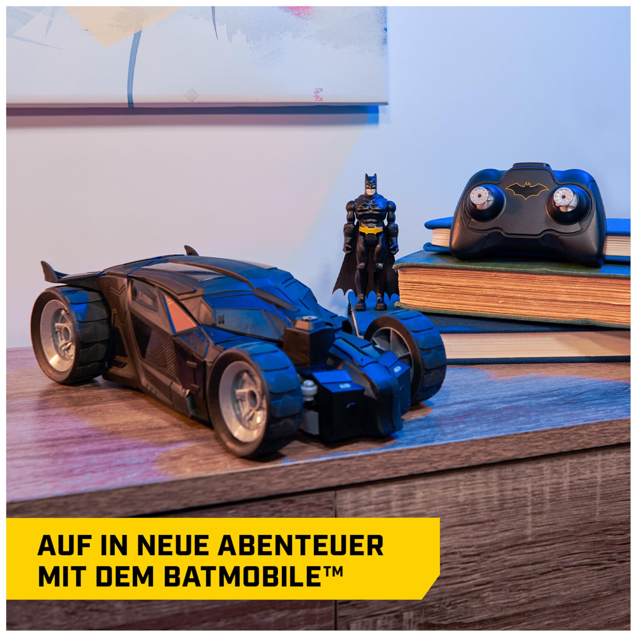 DC Comics - Batman Batmobile mit Fernsteuerung und Batman Figur (10cm) (2,4 GHz), einfach zu Fahren, kompatibel mit den Batman-10cm-Figuren, Maßstab 1:20, ab 4 Jahren