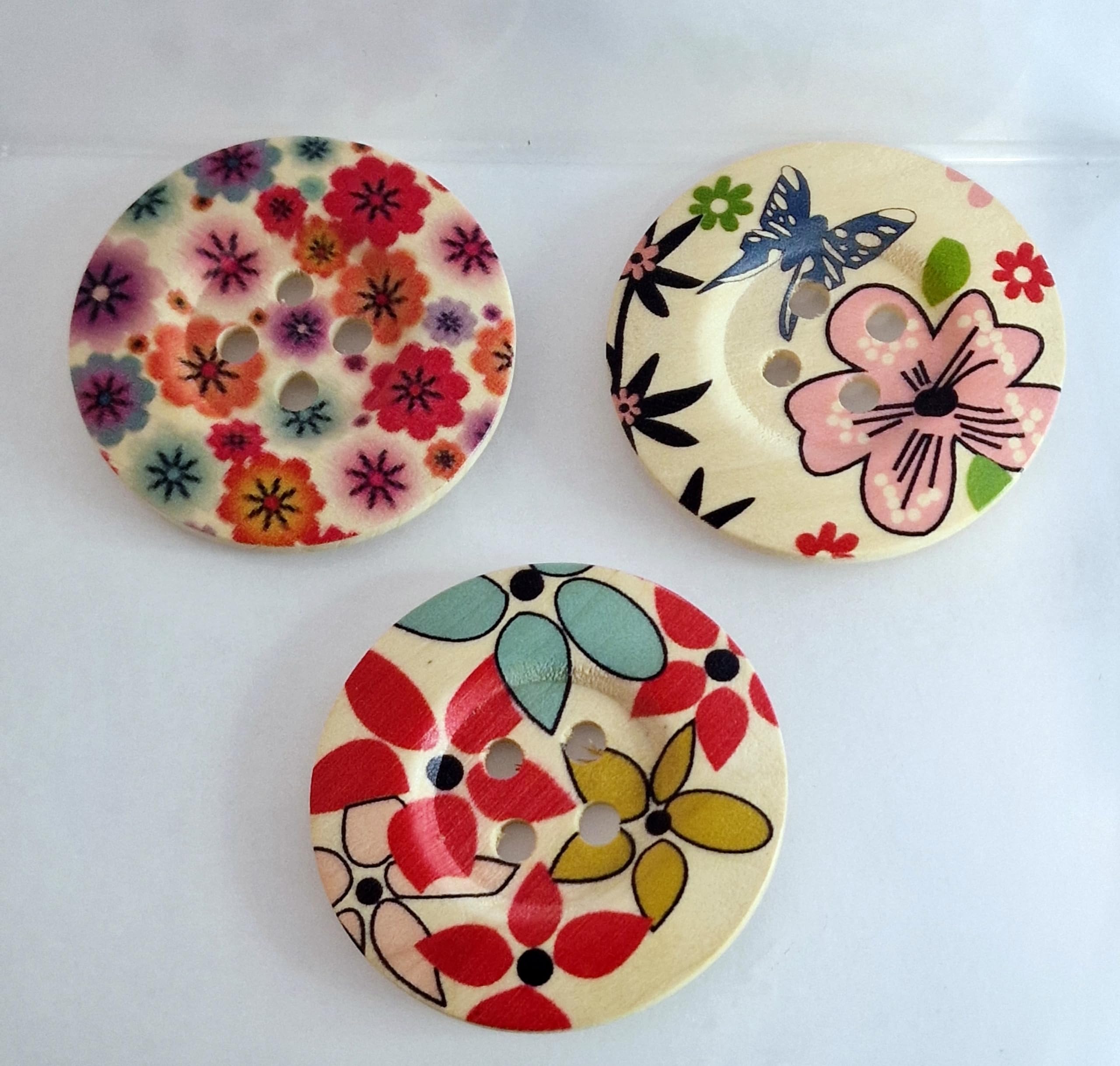 MajorCrafts® 10pcs 50mm Mixed Flower Patterns 4 Holes Large Round Wood Sewing Buttons Craft Embellishments - Image 4