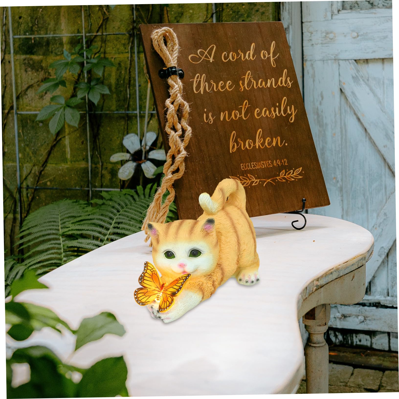 SOIMISS Realistische Katzendekoration aus Kunstharz mit Gelber Solarleuchte Einzigartige Gartenskulptur als Dekorative Kleine Katzenfigur für Raumgestaltung und Sammler