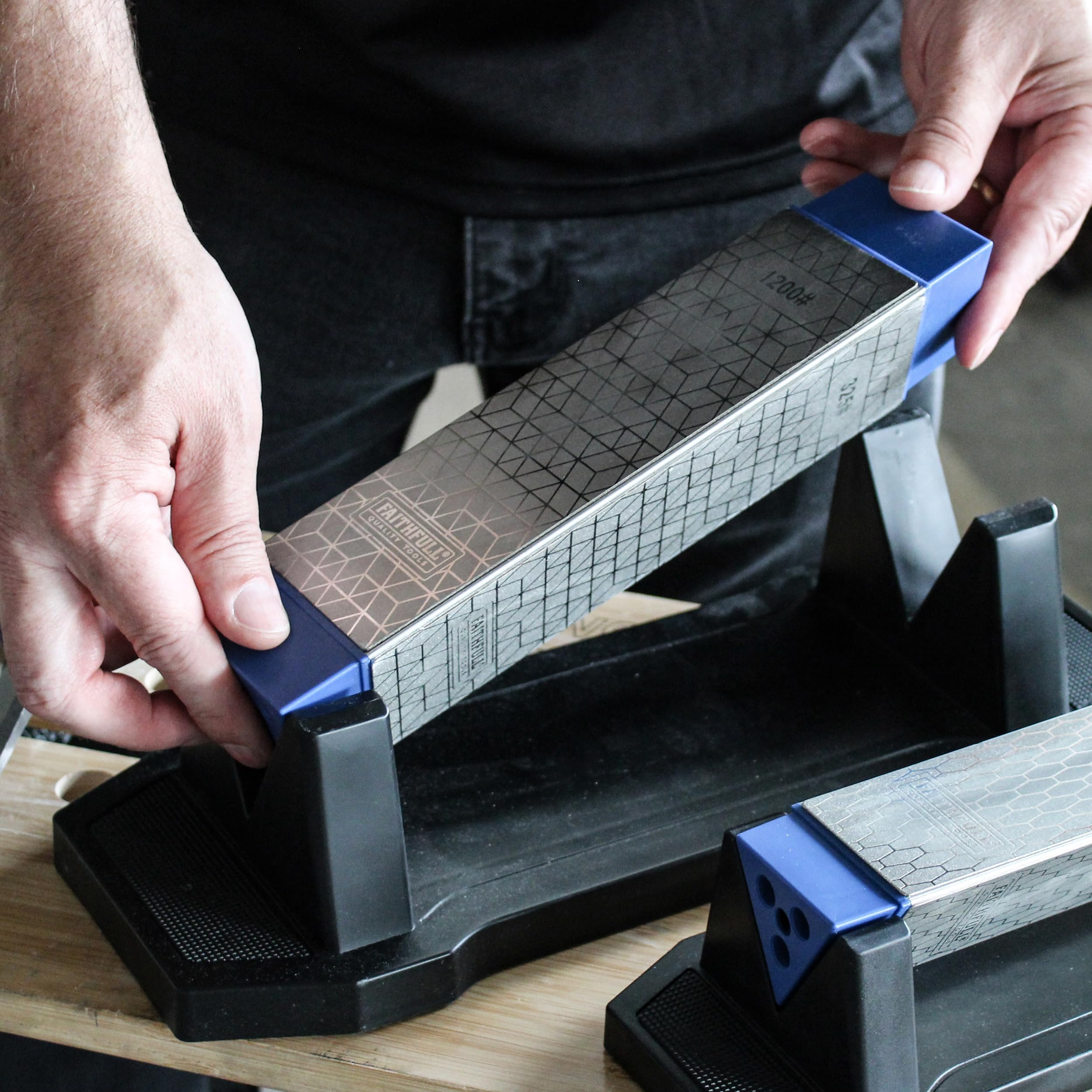 Zestaw kamieni do ostrzenia Faithfull Diamond Sharpening Stone – trójkątny kamień do ostrzenia 150/325/1200, ostrzałka do noży i narzędzi z antypoślizgową podstawą, do stosowania na mokro lub na sucho