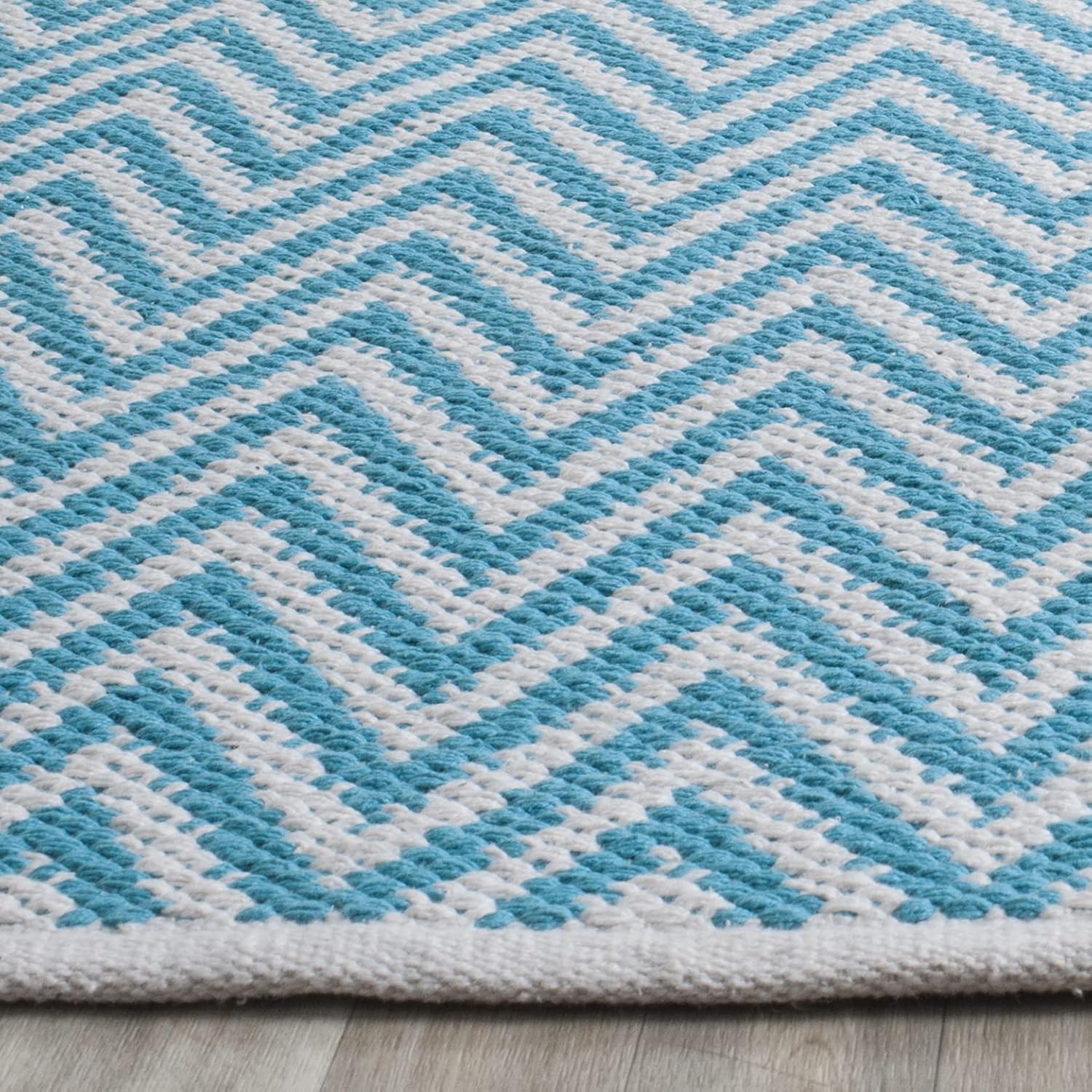 SAFAVIEH Montauk Collection Accent Rug - 2'3" x 3'9", Turquoise & Ivory, Handmade Chevron Cotton, Ideal for High Traffic Areas in Entryway, Living Room, Bedroom (MTK812H)