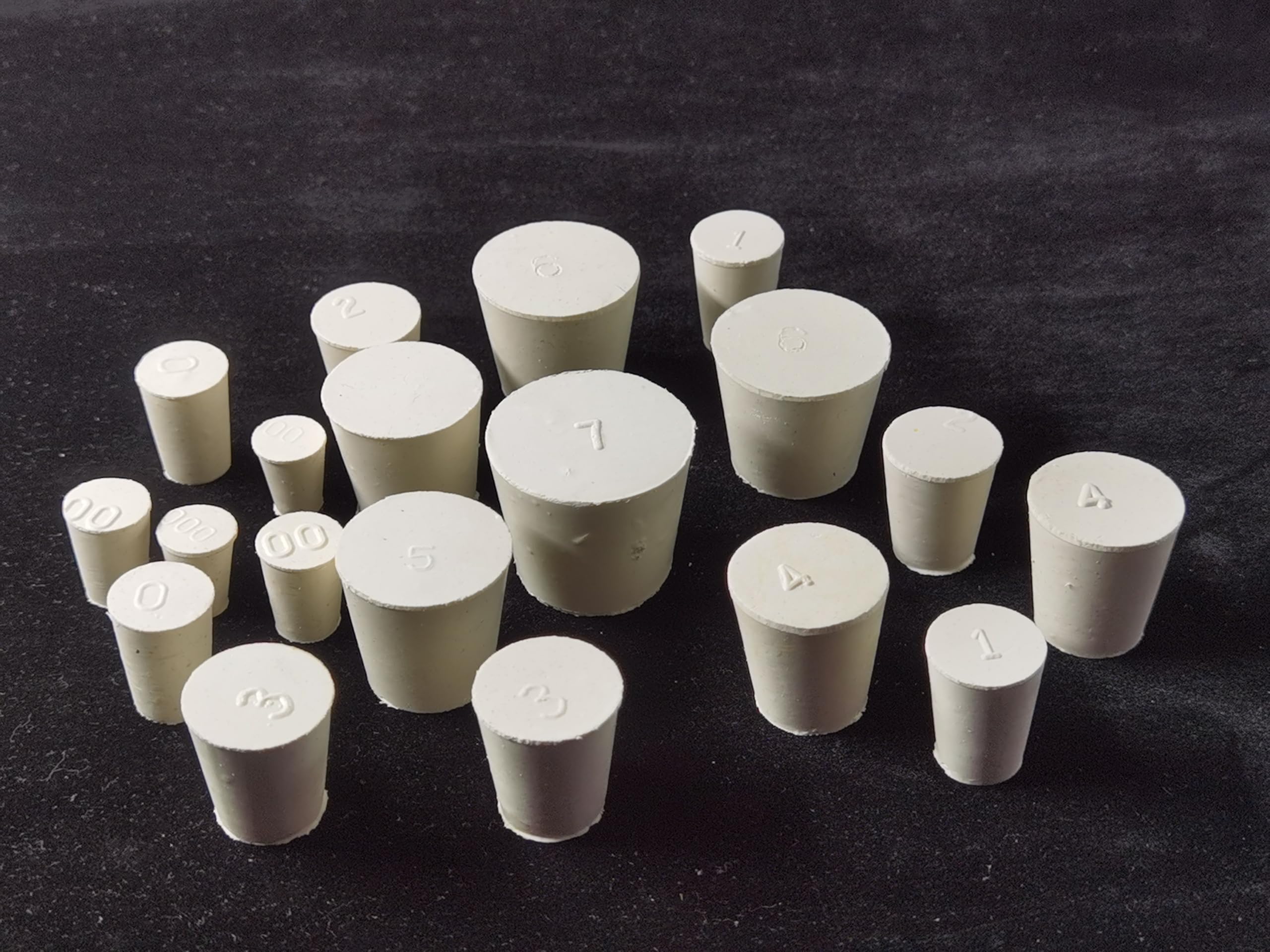HeyWin Rubber Bungs 33mm To 42mm - 4 Piece Set For Sealing Bottles, Flasks, Tanks (Non-Food Grade)