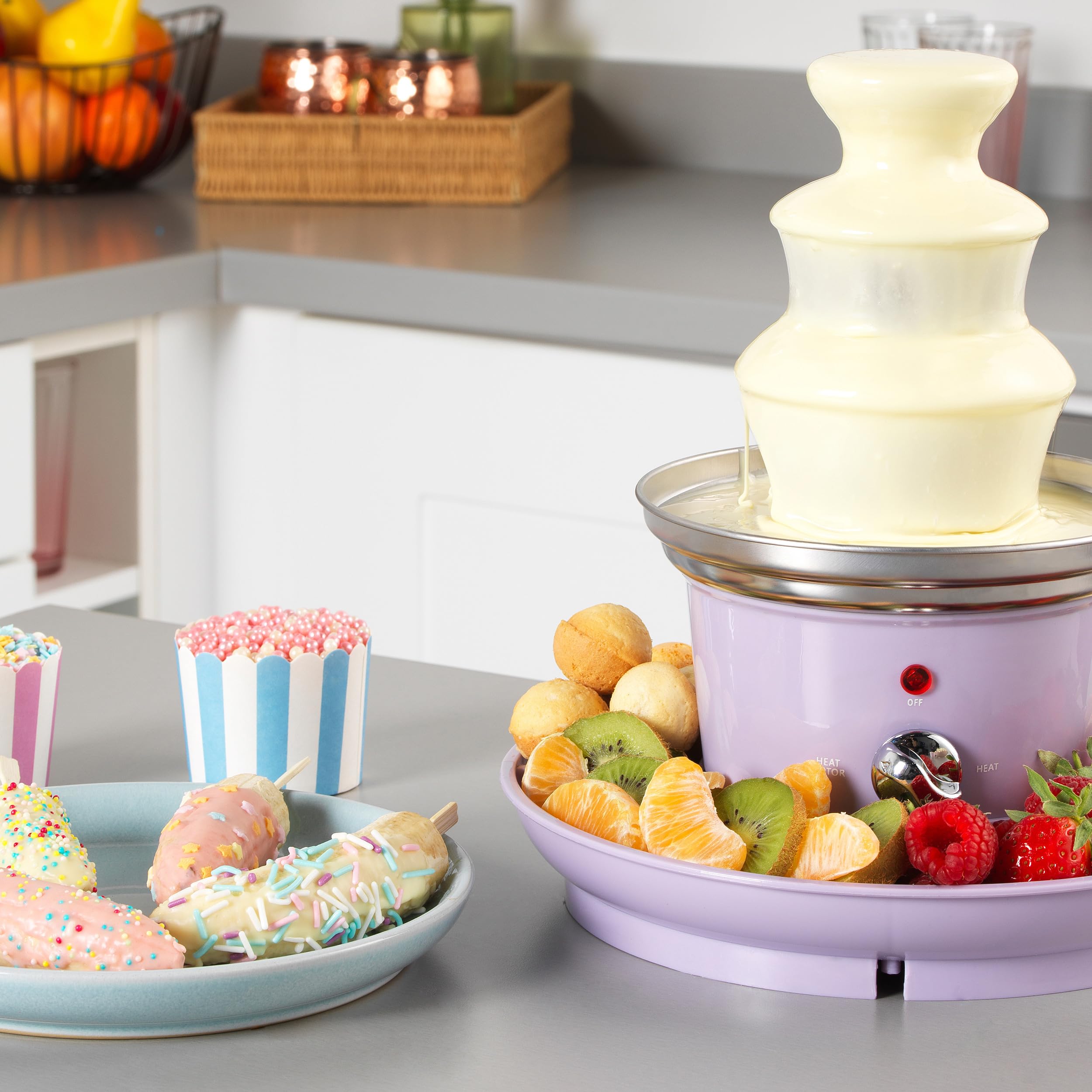 GILES & POSNER Mini-Schokoladenbrunnen – Elektrische 3-Stufen Maschine, Automatische Abschaltung, 0°C bis 50°C, Party Dip & Share, 2 Abnehmbare Serviertabletts, 500 ml, 100 Spieße Inklusive, 25 W