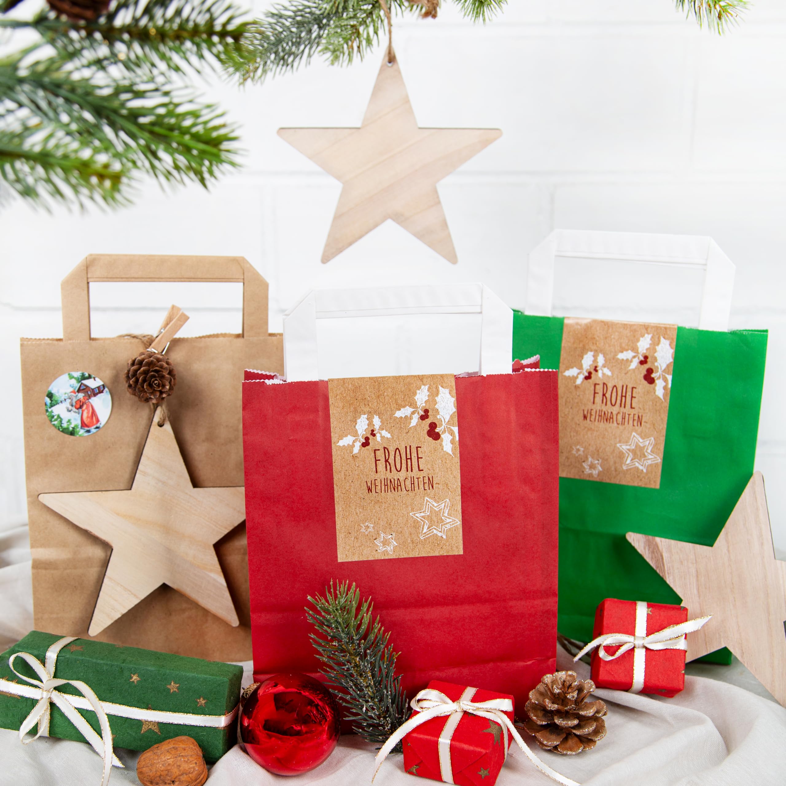 Logbuch-Verlag 25 Sacchetti Regalo Di Carta Kraft Rossi Con Manici + 25 Adesivi Natalizi - 18x8x22 Cm, Ideali Per Confezioni Regalo
