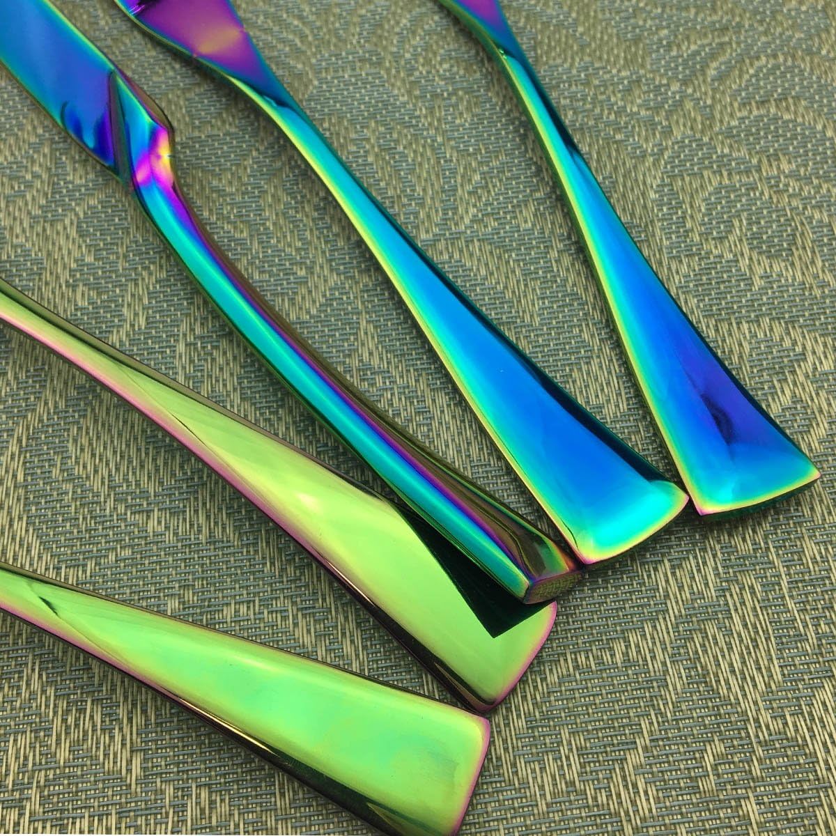 Gugrida 16-Piece 18/10 Stainless Steel Luxury Mirror Polished Rainbow Colorful Silverware Flatware Cutlery Set Service for 4 Include Knife Fork Spoon Dessert Spoon Dishwasher Safe