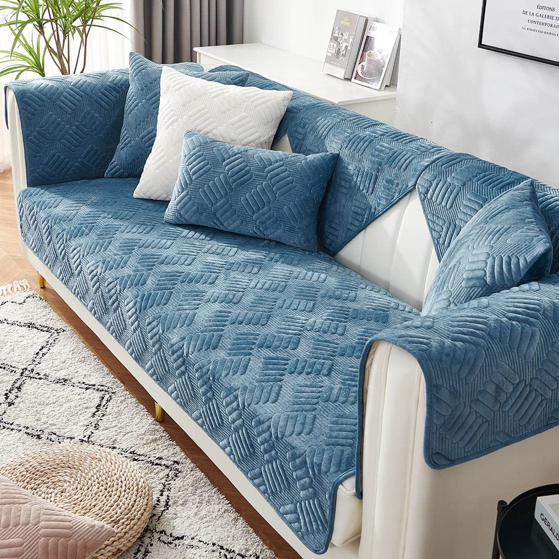 Amazon｜豪華なベルベットのソファカバー 滑り止めキルティング
