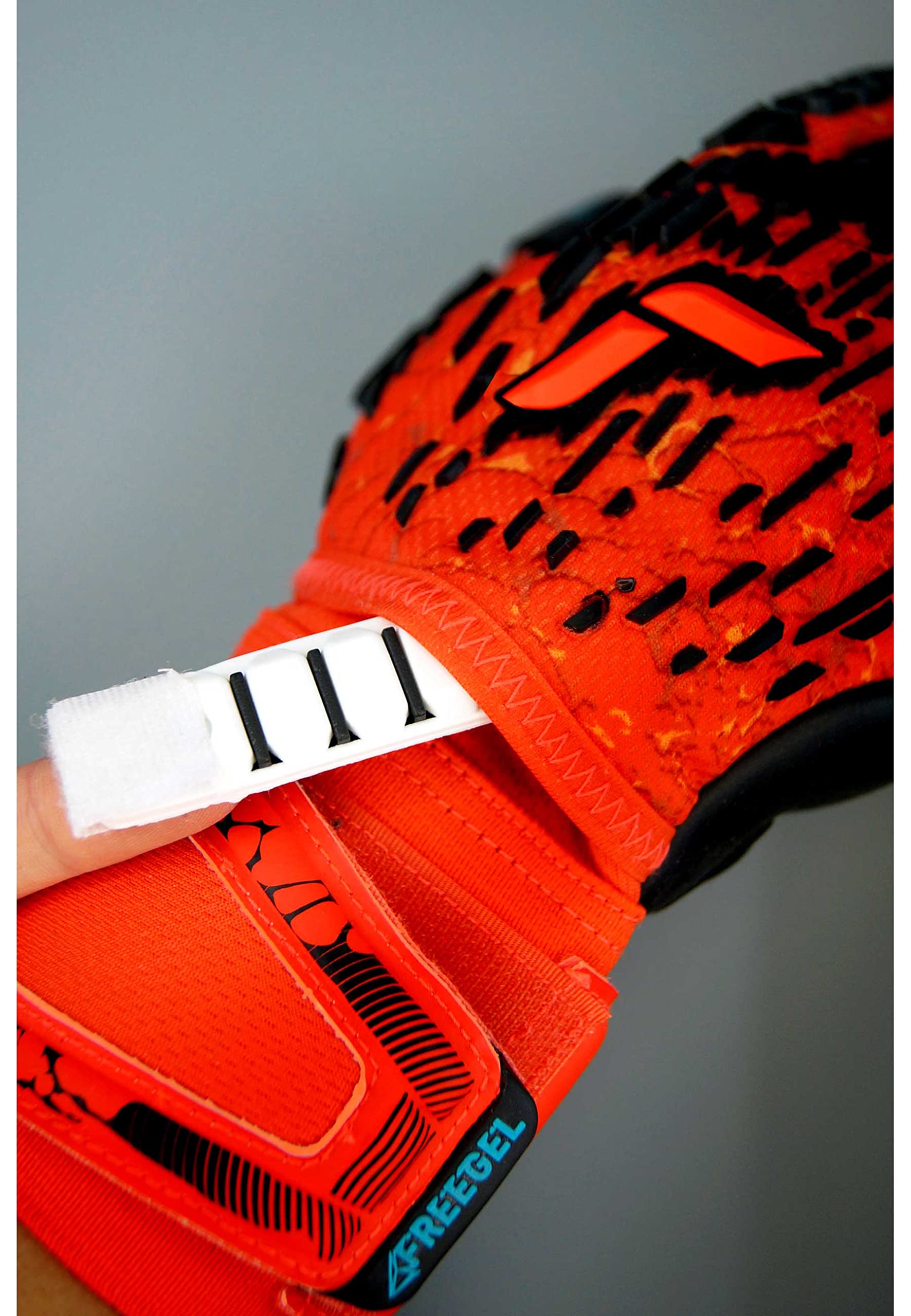 Reusch Guanti da Portiere Freegel Gold Finger Support con Eccellente Presa E Taglio Interno, Unisex Adulto