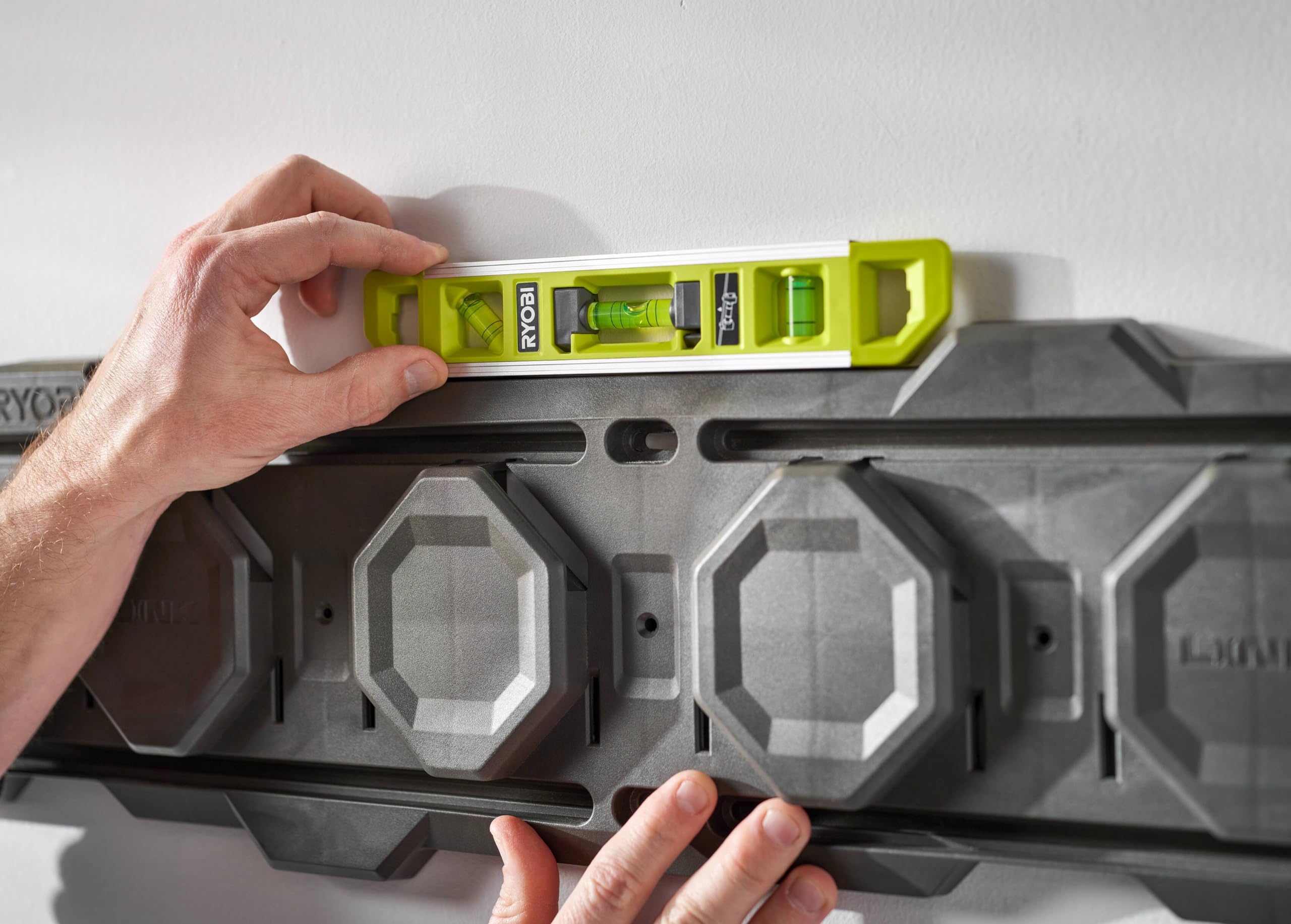 Image secondaire de Niveau à Bulle Torpedo RYOBI 22 cm - Compact et Précis pour Plomberie