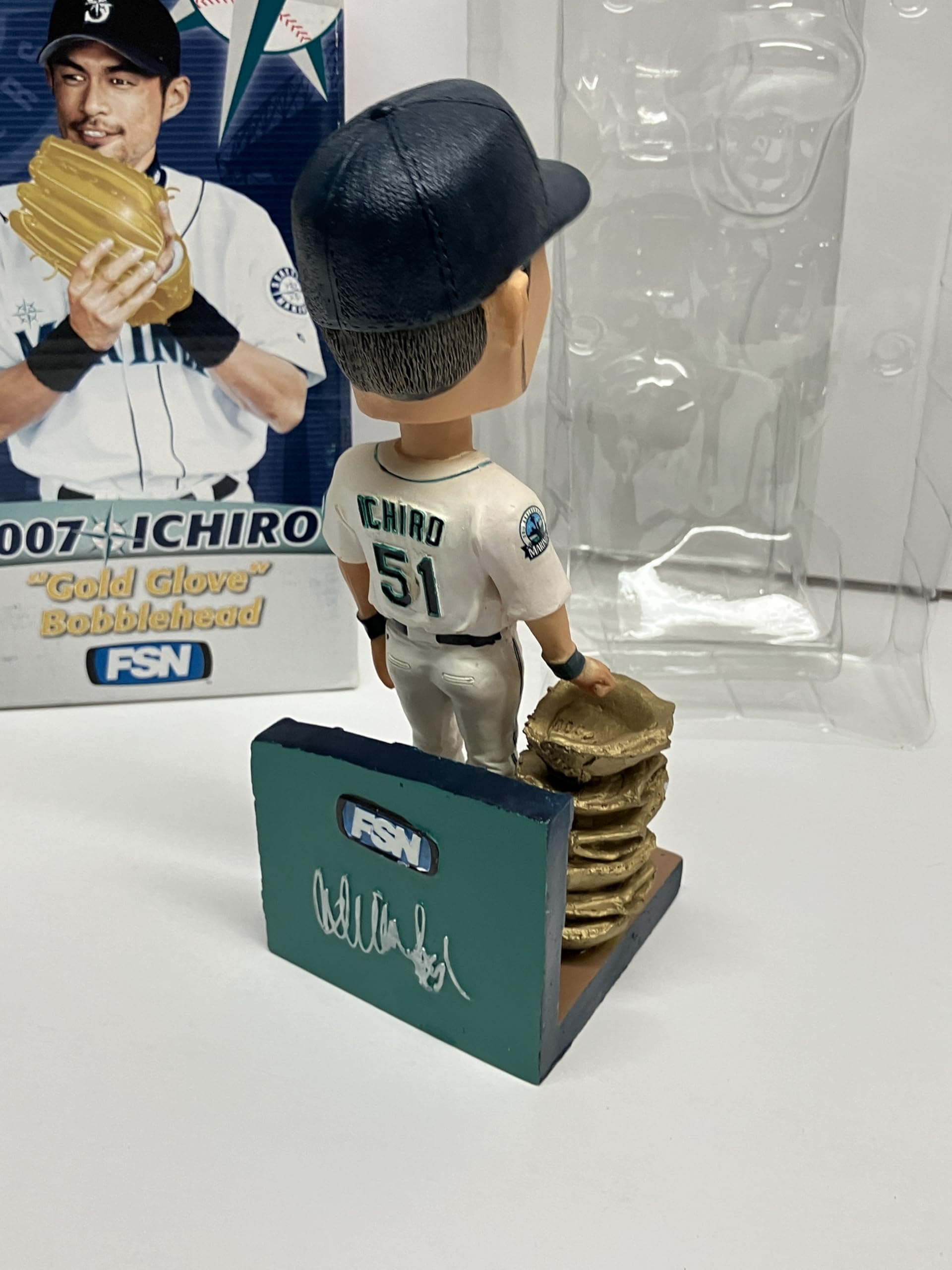 Amazon.com: Ichiro Suzuki 2007 Seattle Mariners Gold Glove Bobble