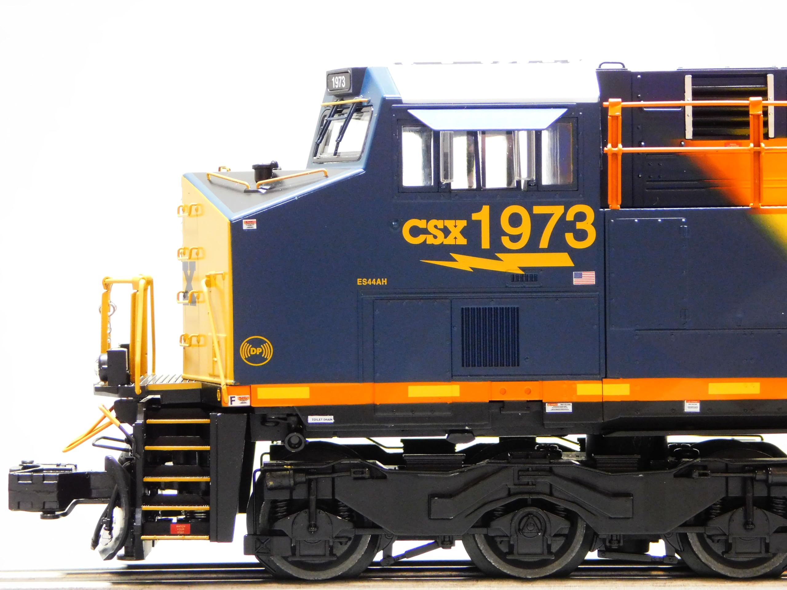 Lionel BTO CSX ES44AC Non-Powered 1973 Diesel Locomotive O Gauge 2433729 New