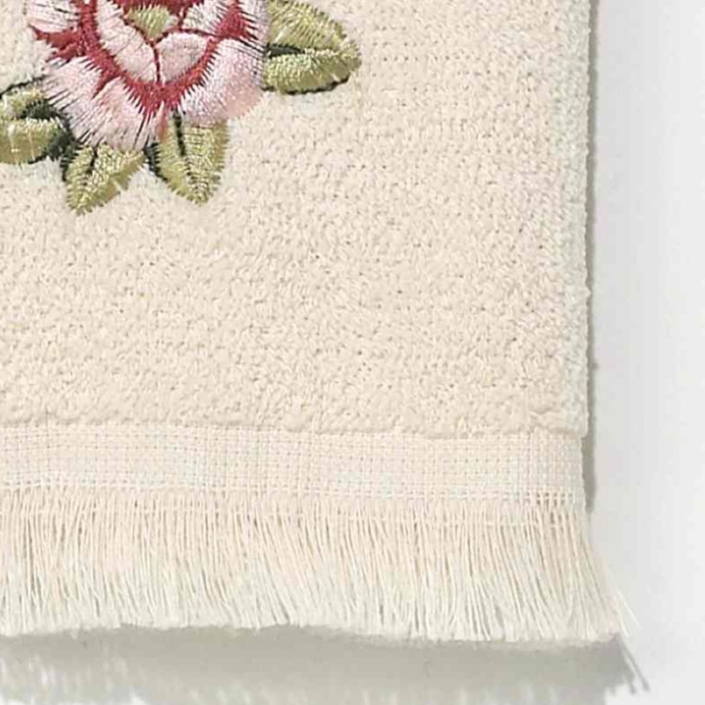 Avanti Linens - Juego de Toallas de 3 Piezas, algodón Suave y Absorbente, Accesorios de baño inspirados en Flores (colección Rosefan)