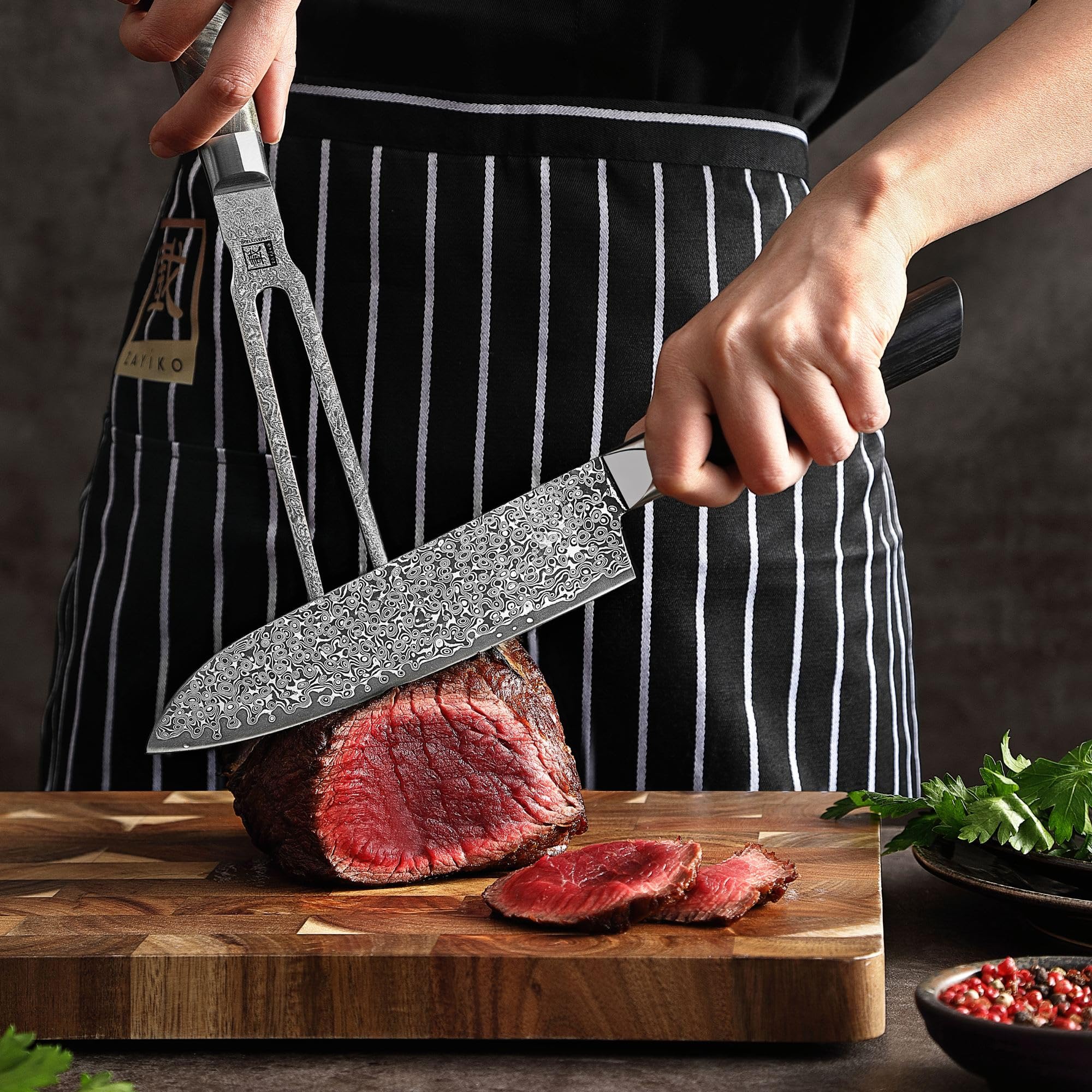 Zayiko Professional Series Damast Tranchiergabel 31 cm mit Ahornholzgriff | Fleisch- und Grillgabel mit 2 langen Zinken; 67 Lagen Damaststahl mit VG-10-Kern, für Braten und Grillgut, inklusive Holzbox.