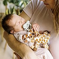 Vista 10 de Dr. Brown's Lovey Pacifier and Teether Holder, 0 Months Plus, Giraffe with Blue Pacifier