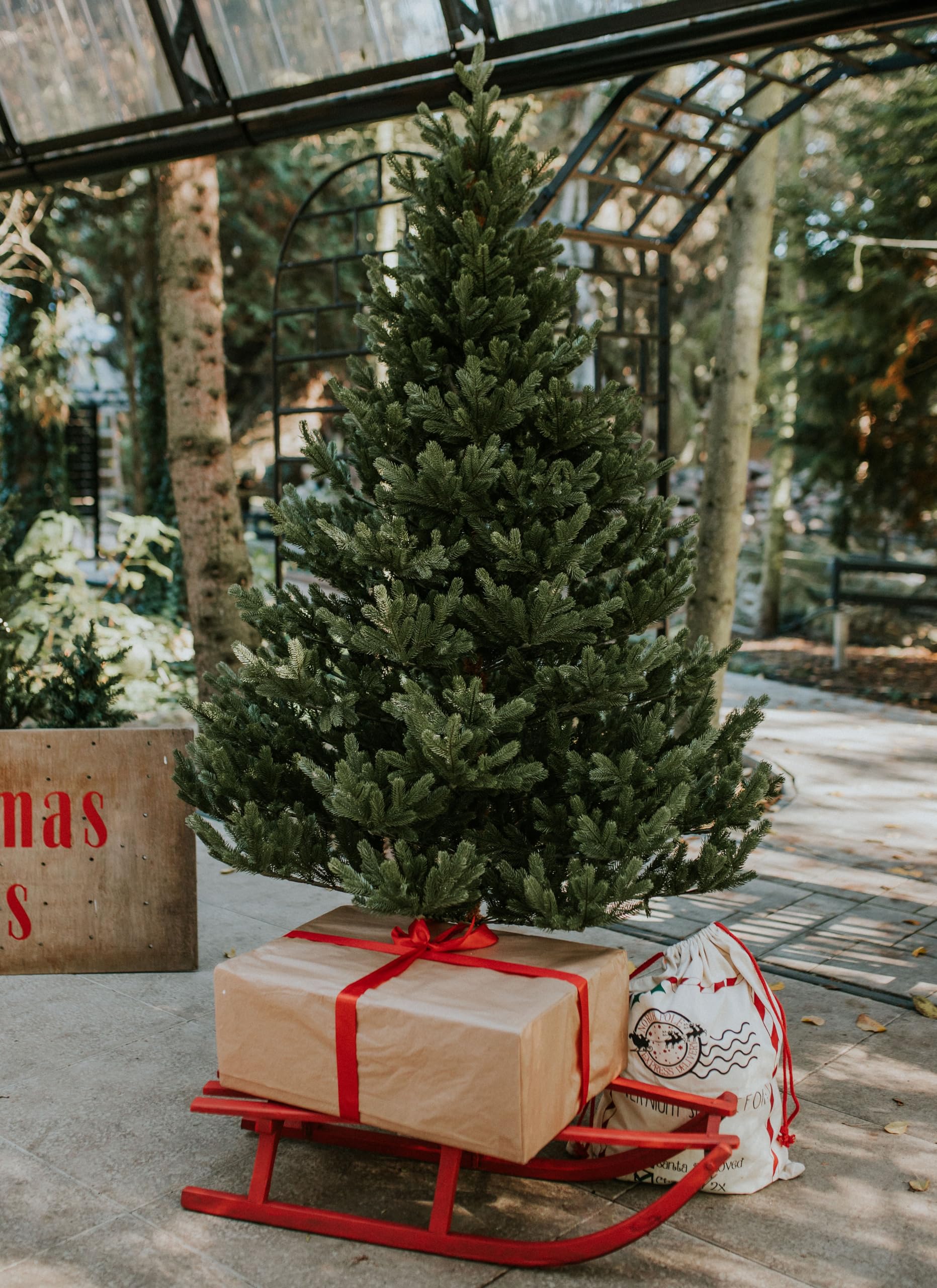Premium Künstlicher Weihnachtsbaum 180 cm Nordmanntanne [100% Spritzguss] Tannenbaum Künstlich inkl. FSC zertifiziertem Holzständer I Christmas Tree Made in EU
