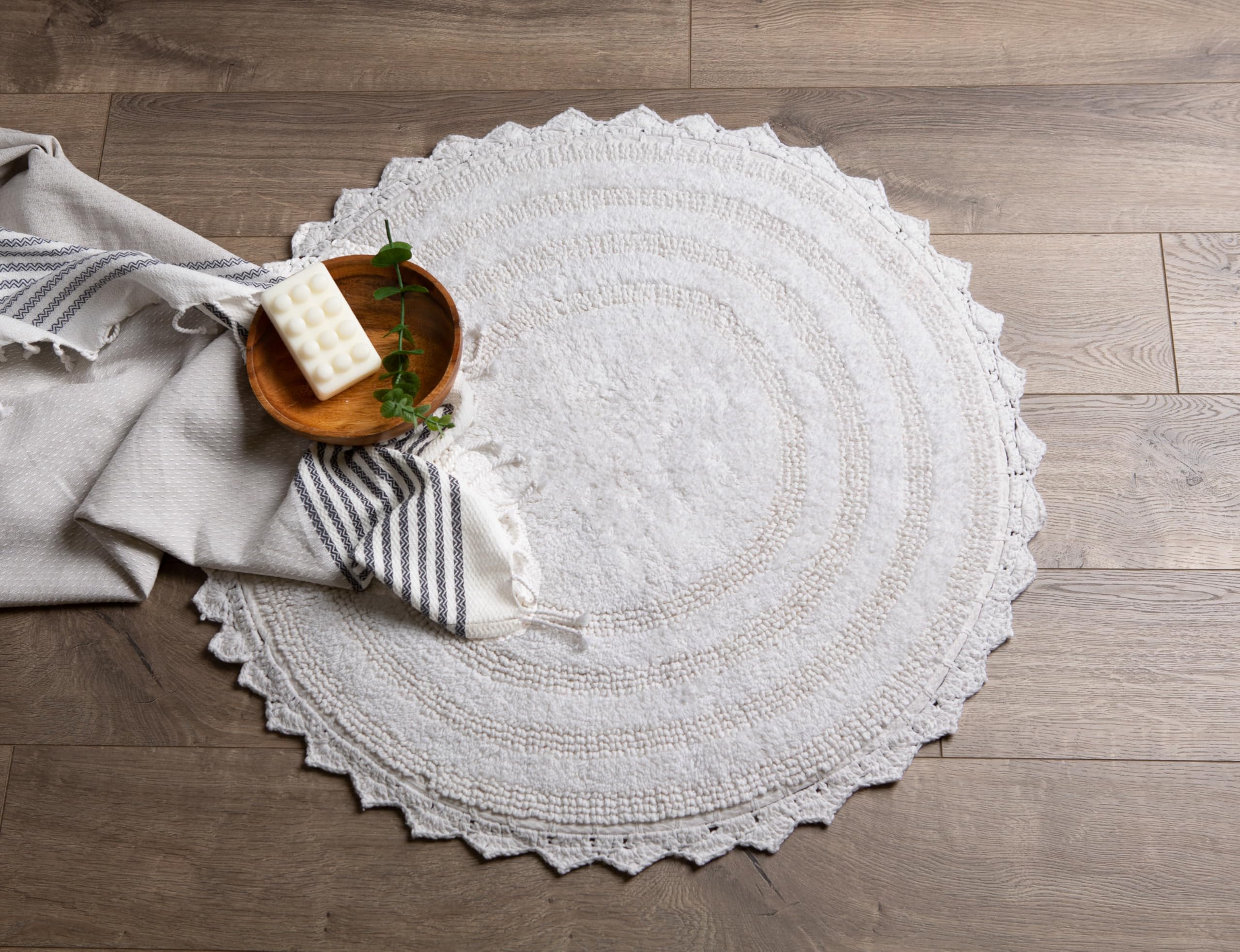 DII Crochet Collection Reversible Bath Mat, Round, 27.5' Diameter, White — product photo