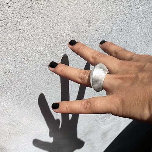 Vista 2 de Anillo grande hecho a mano con diseño geométrico, plata de ley 925 con acabado cepillado y pulido, 0.46 oz - Tamaño 7 -, Plata de ley Plataplata