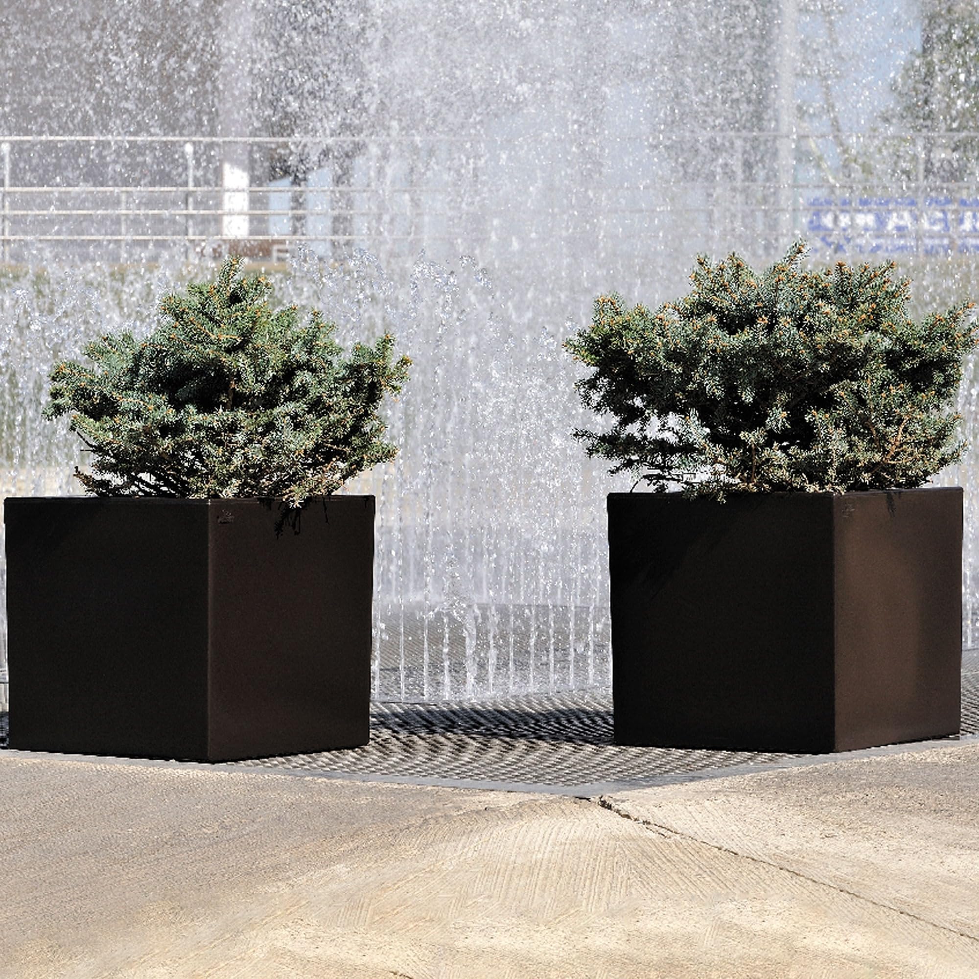 WELL HOME MOBILIARIO & DECORACIÓN Maceta Modelo Cubo Dan-i 95L Bronce